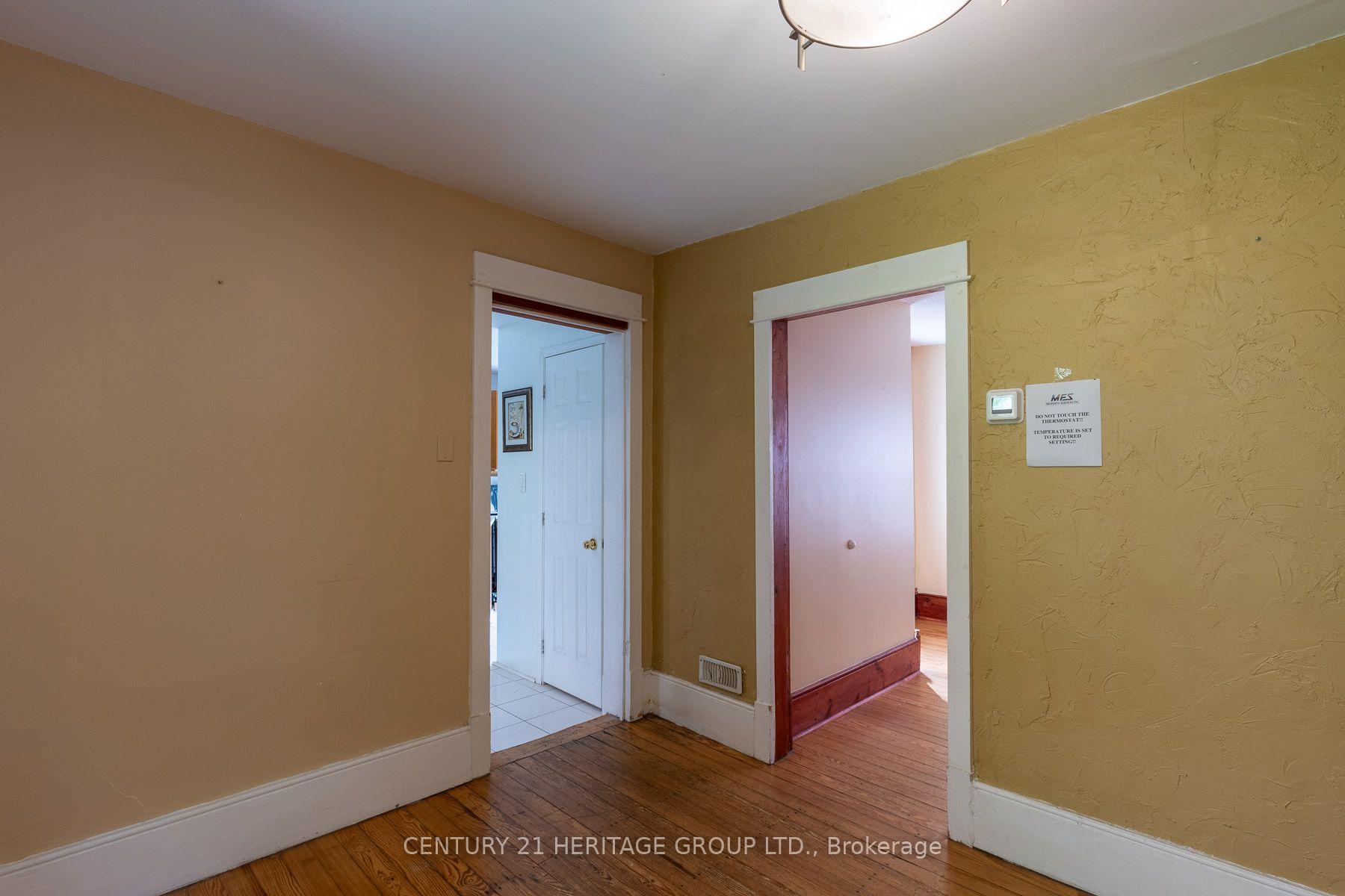 Photo 11 of 32 Rousseaux Street, Hamilton, Ancaster — HOMEH