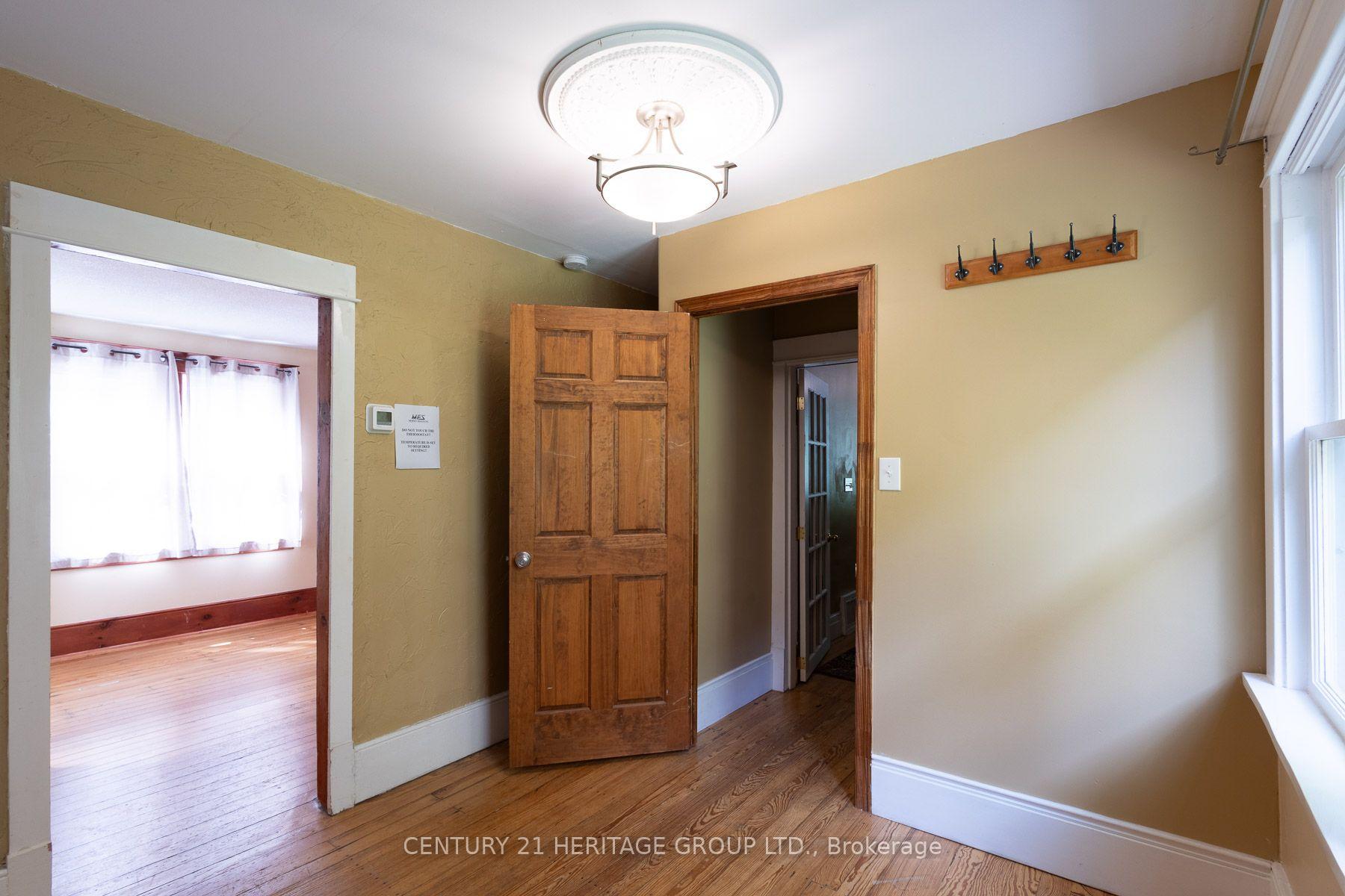 Photo 12 of 32 Rousseaux Street, Hamilton, Ancaster — HOMEH