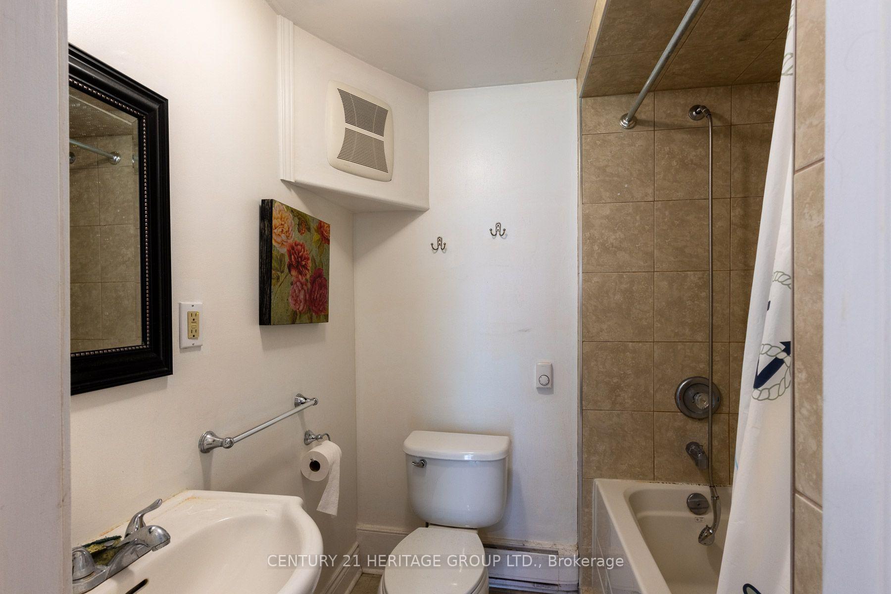 Photo 16 of 32 Rousseaux Street, Hamilton, Ancaster — HOMEH