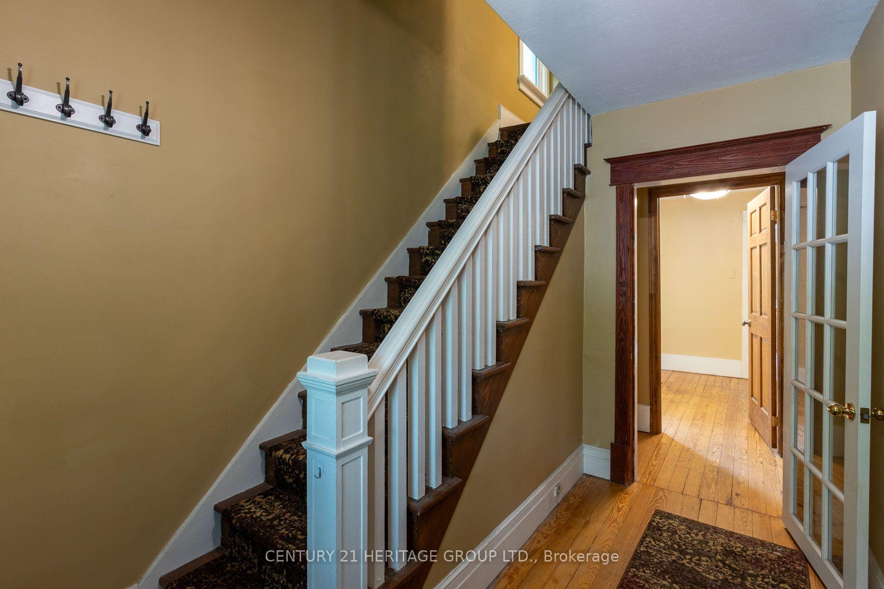 Photo 17 of 32 Rousseaux Street, Hamilton, Ancaster — HOMEH