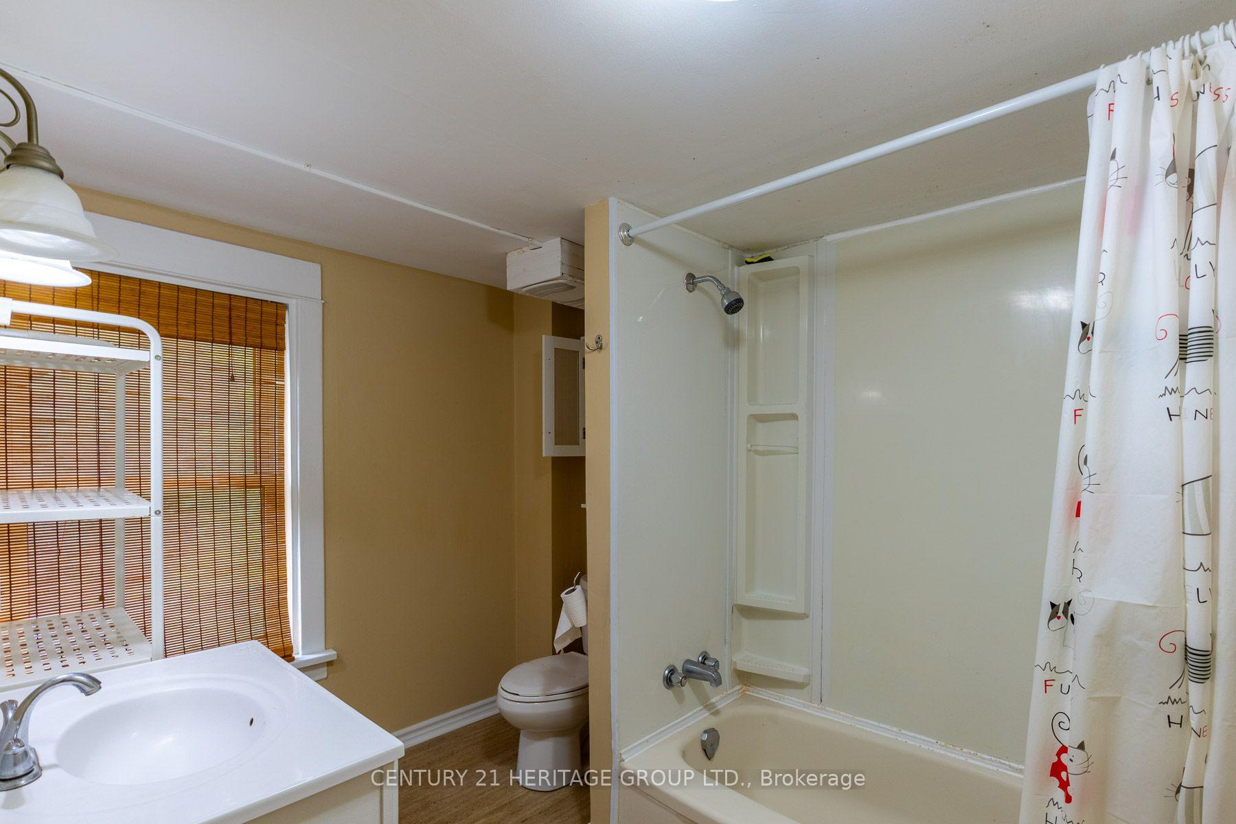 Photo 25 of 32 Rousseaux Street, Hamilton, Ancaster — HOMEH