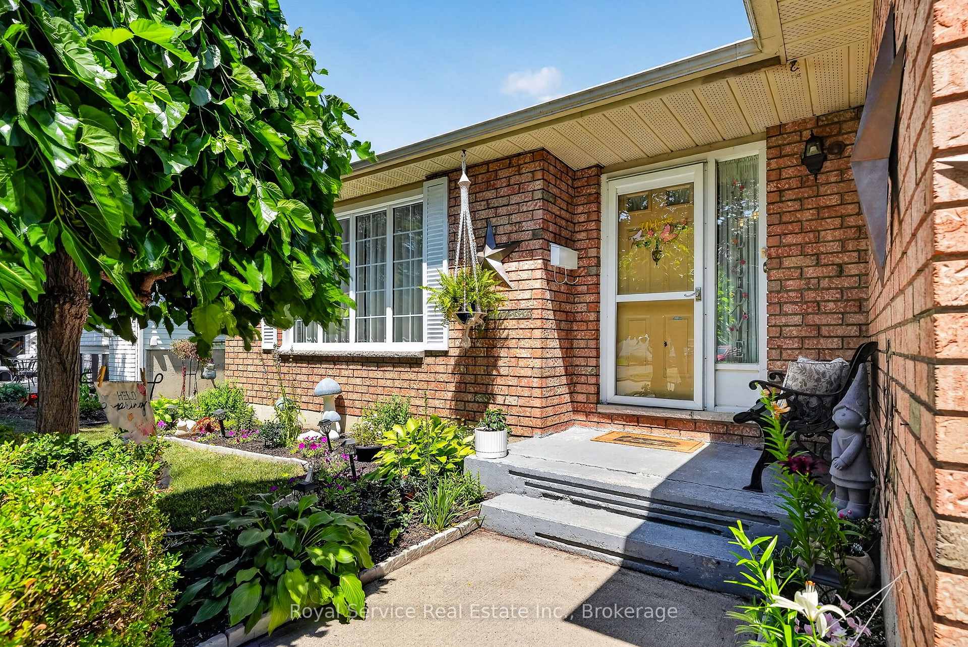 Photo 3 of 32 Hewson Drive, Port Hope — HOMEH