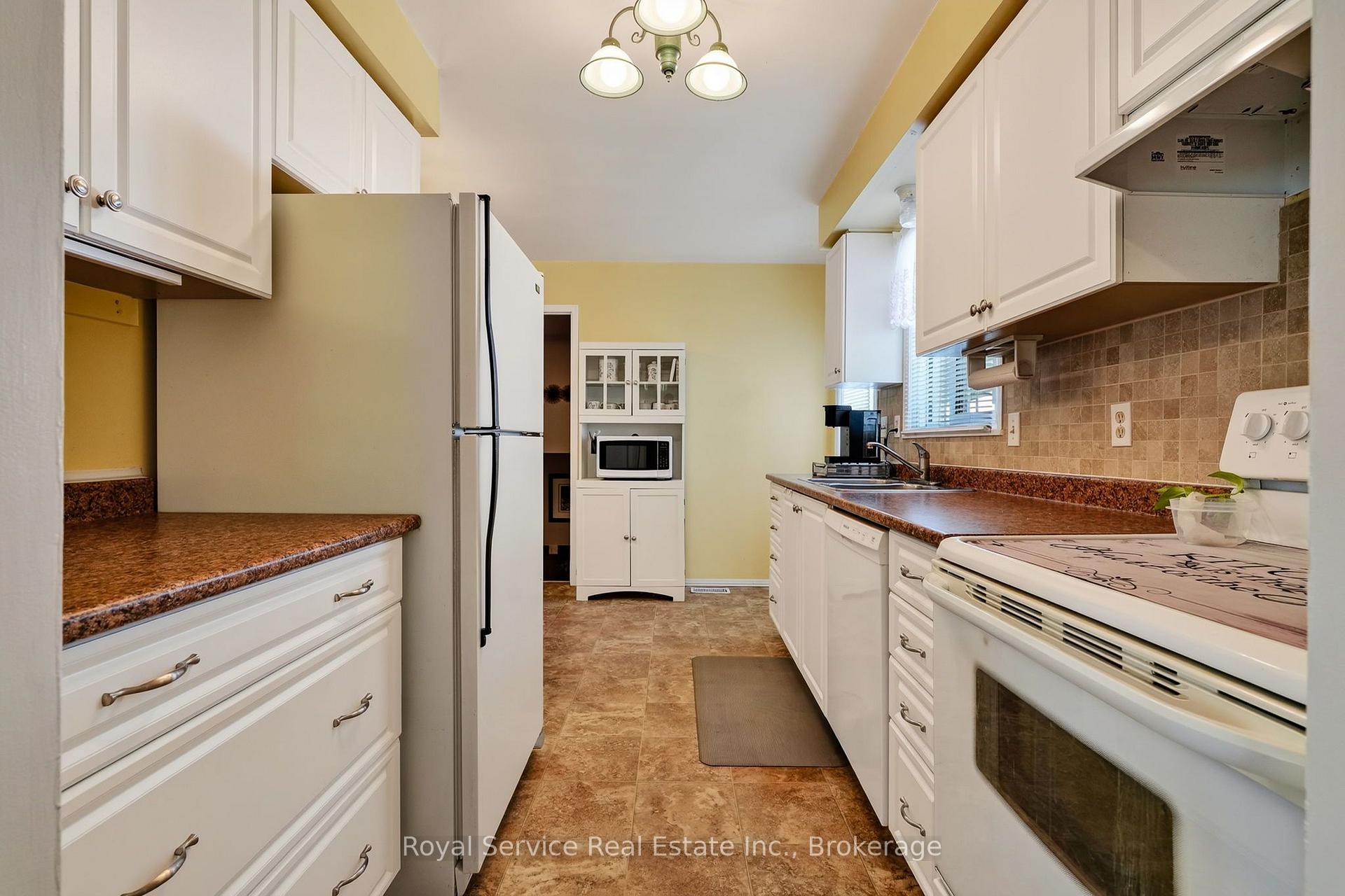 Photo 13 of 32 Hewson Drive, Port Hope — HOMEH