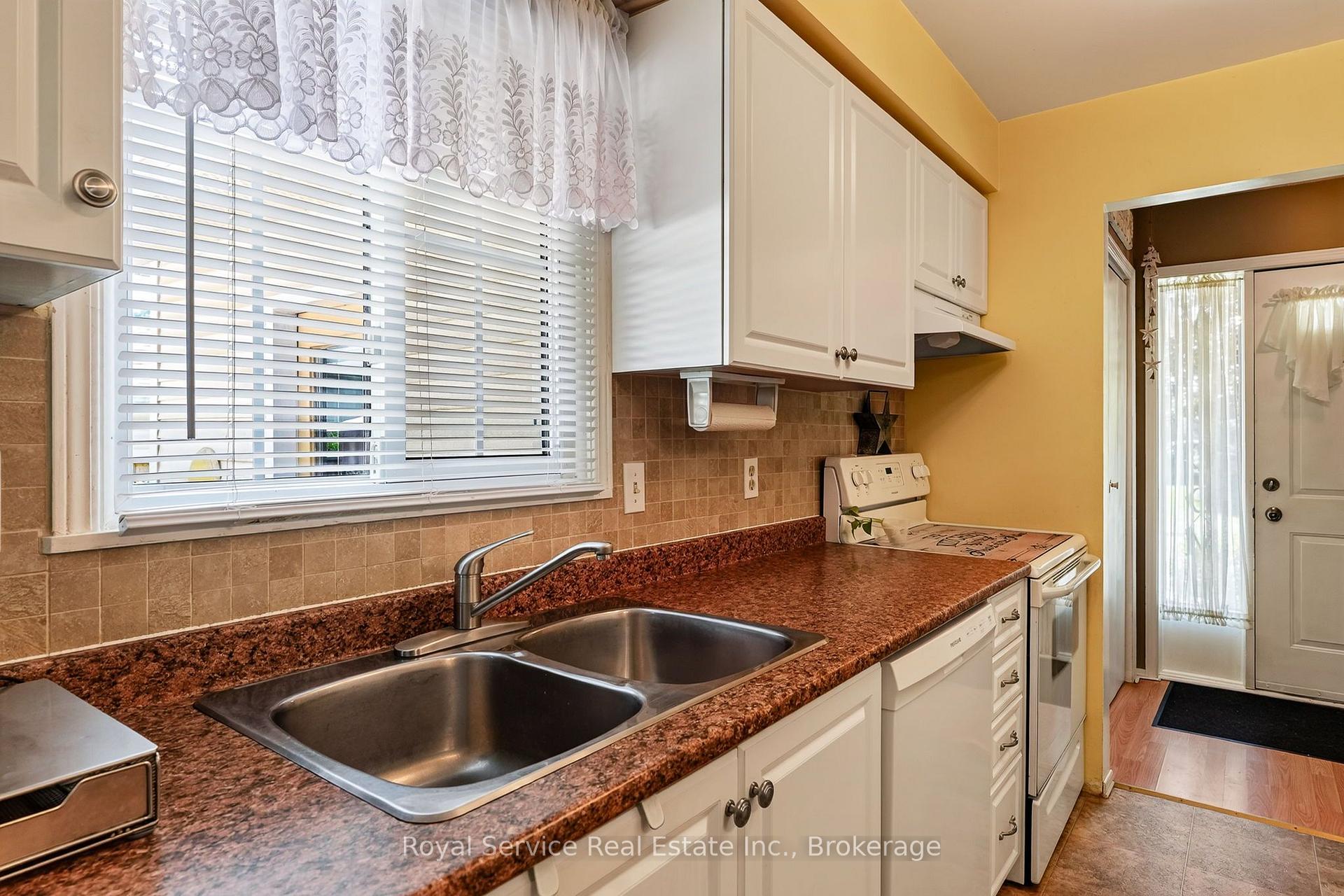 Photo 14 of 32 Hewson Drive, Port Hope — HOMEH