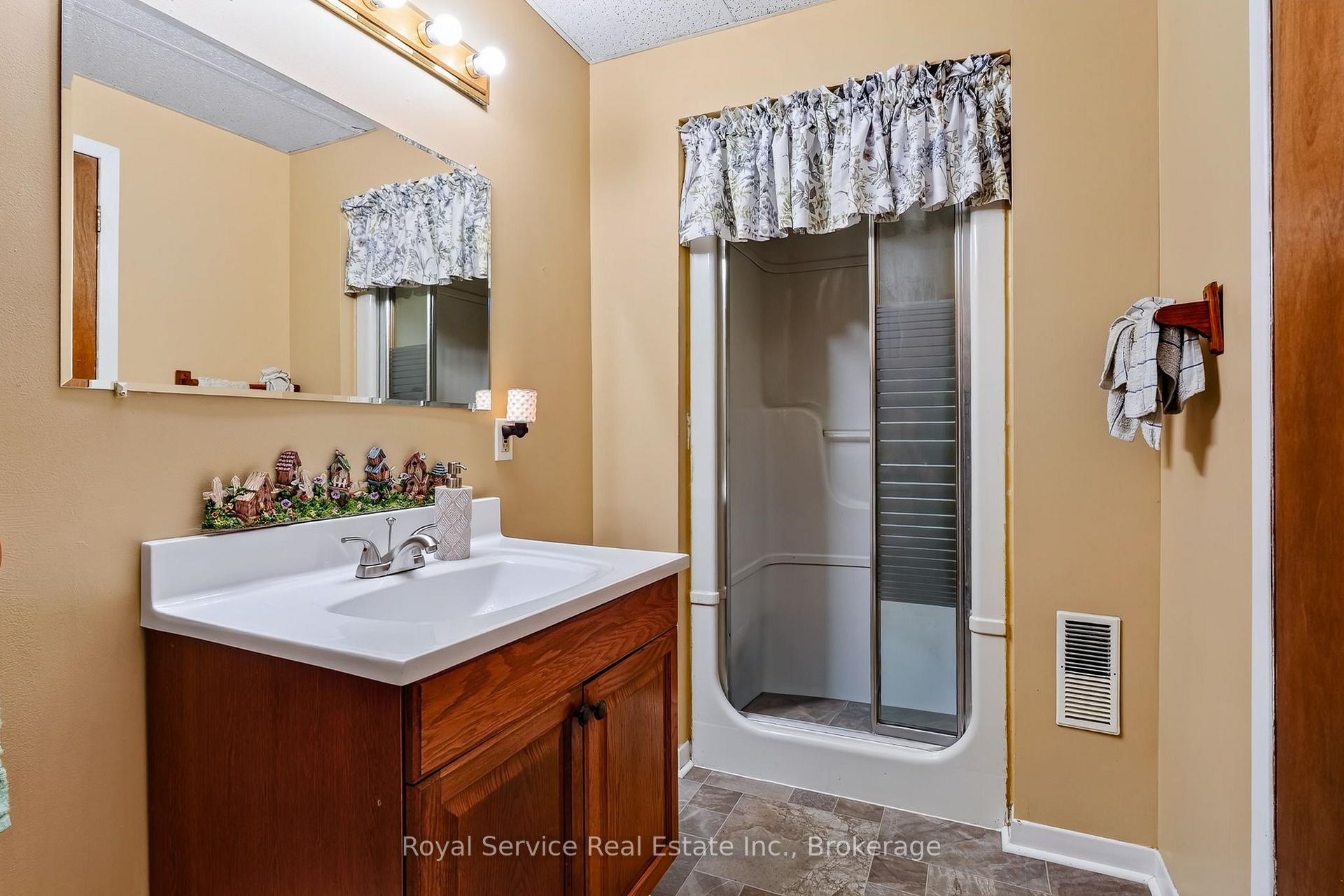 Photo 35 of 32 Hewson Drive, Port Hope — HOMEH
