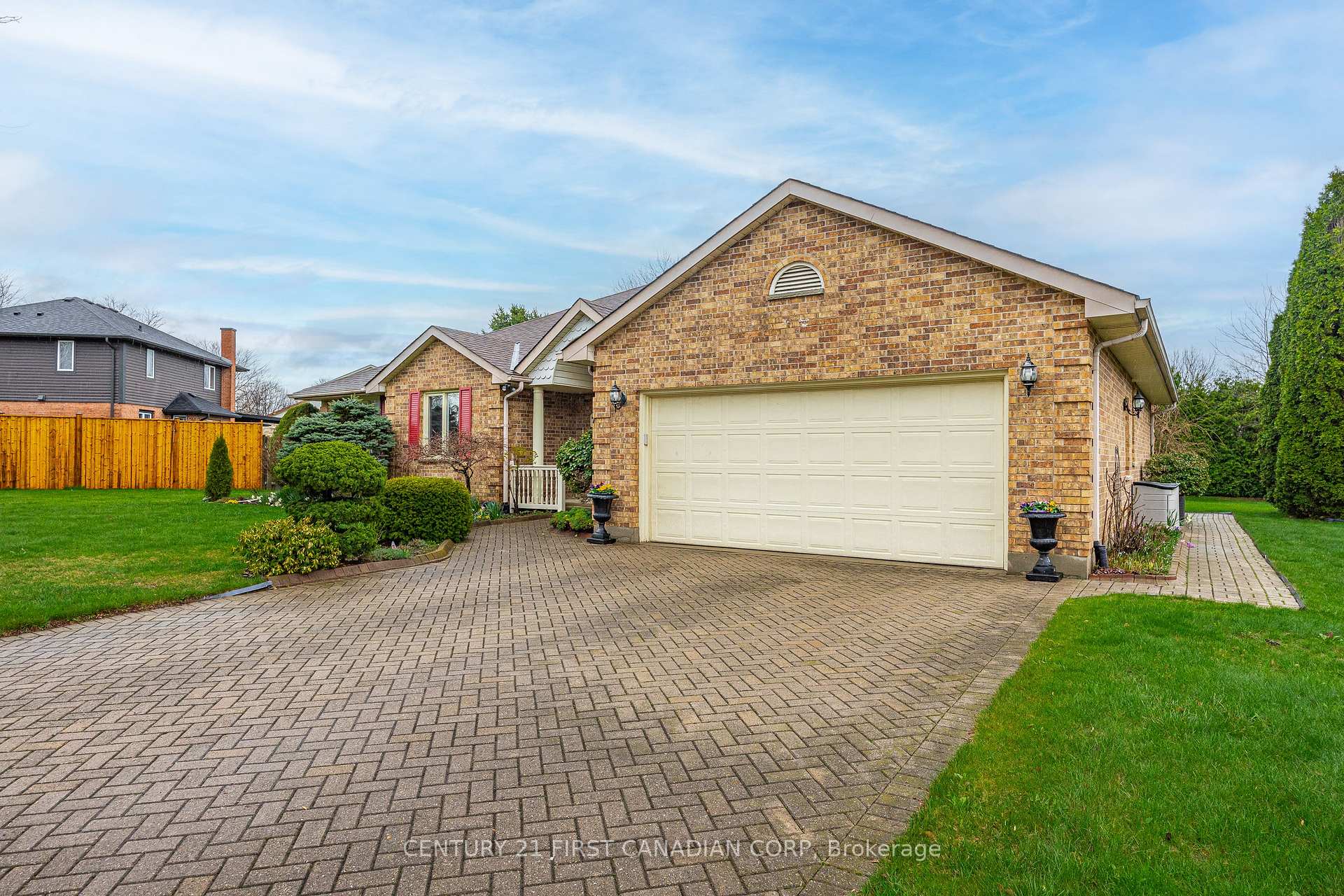 Photo 3 of 7069 Diane Crescent, London, South V — HOMEH