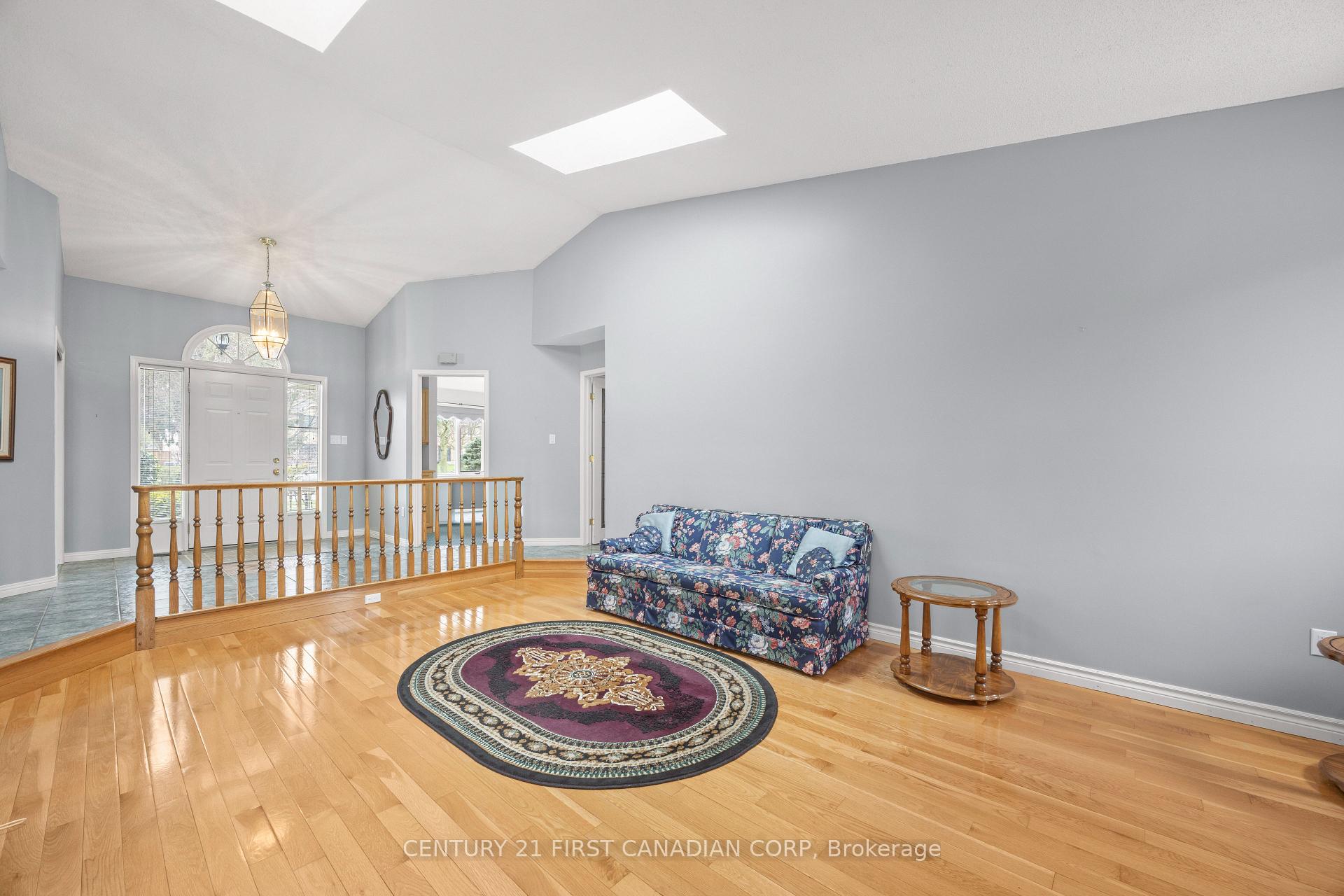 Photo 10 of 7069 Diane Crescent, London, South V — HOMEH