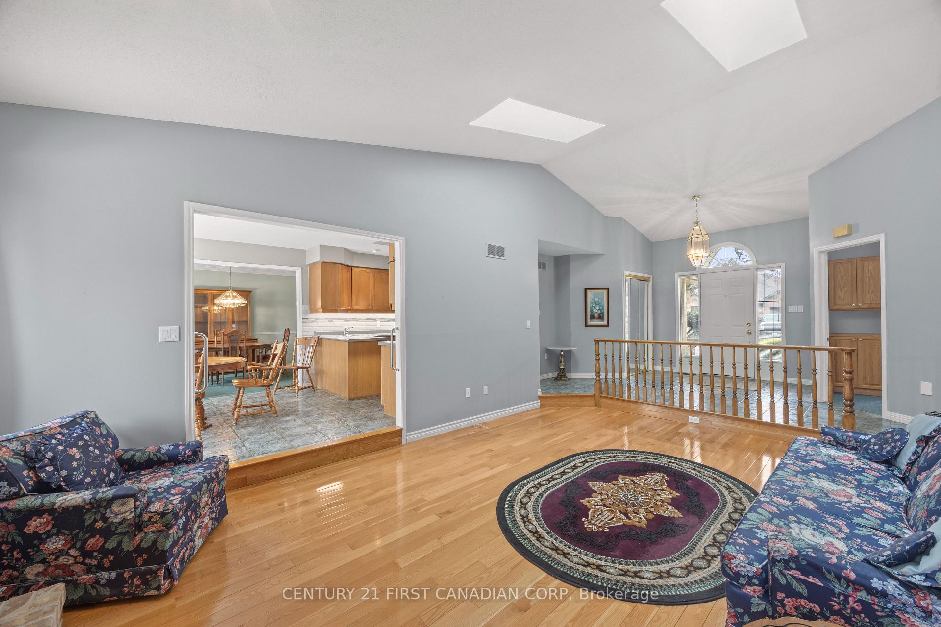 Photo 11 of 7069 Diane Crescent, London, South V — HOMEH
