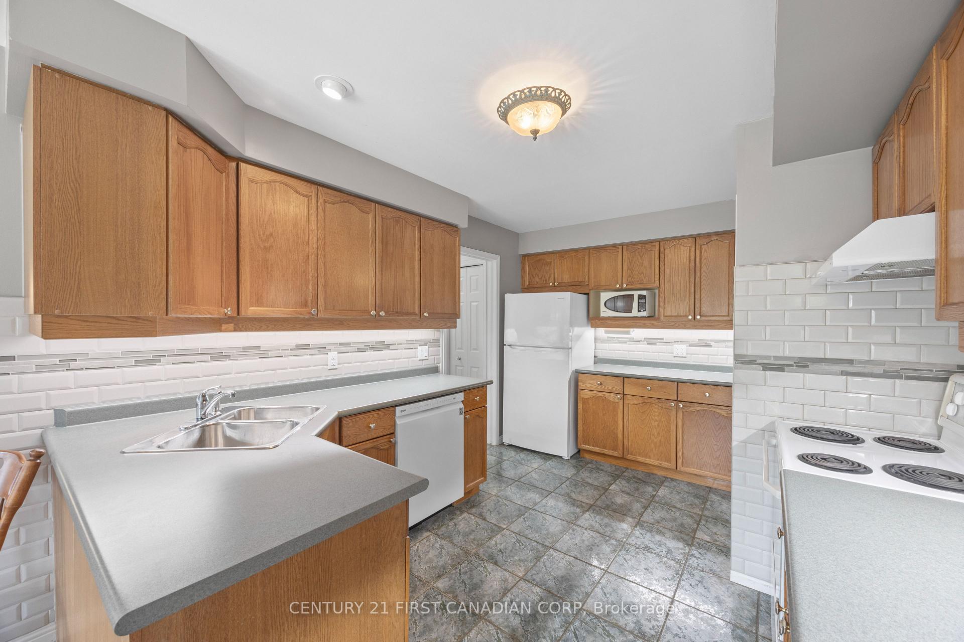 Photo 14 of 7069 Diane Crescent, London, South V — HOMEH