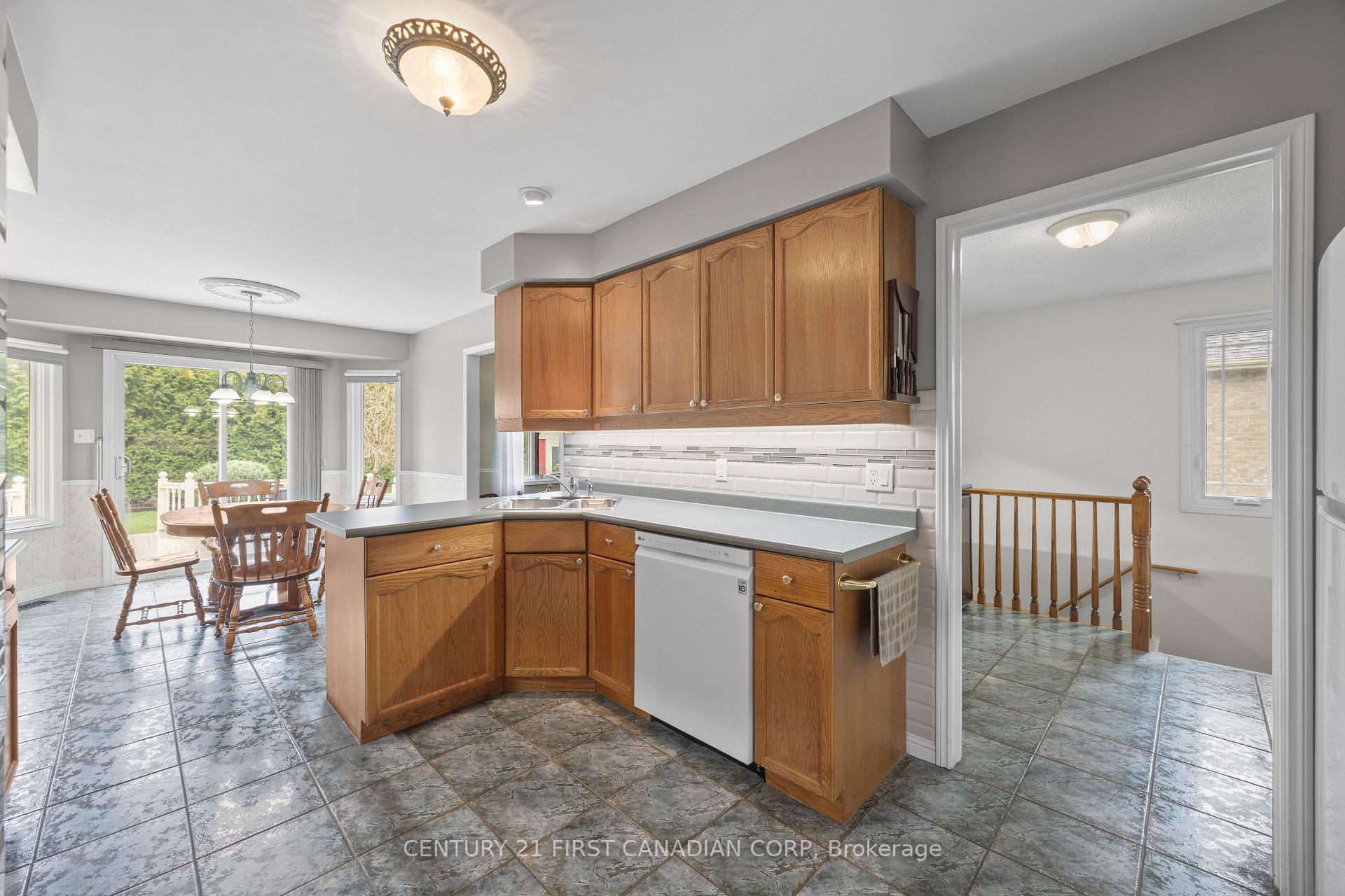 Photo 15 of 7069 Diane Crescent, London, South V — HOMEH