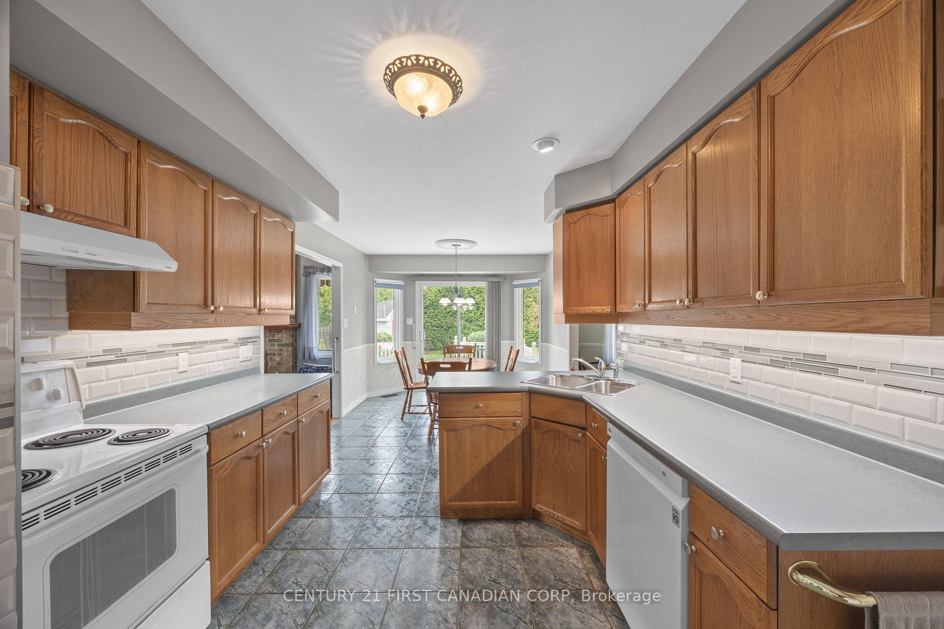 Photo 16 of 7069 Diane Crescent, London, South V — HOMEH