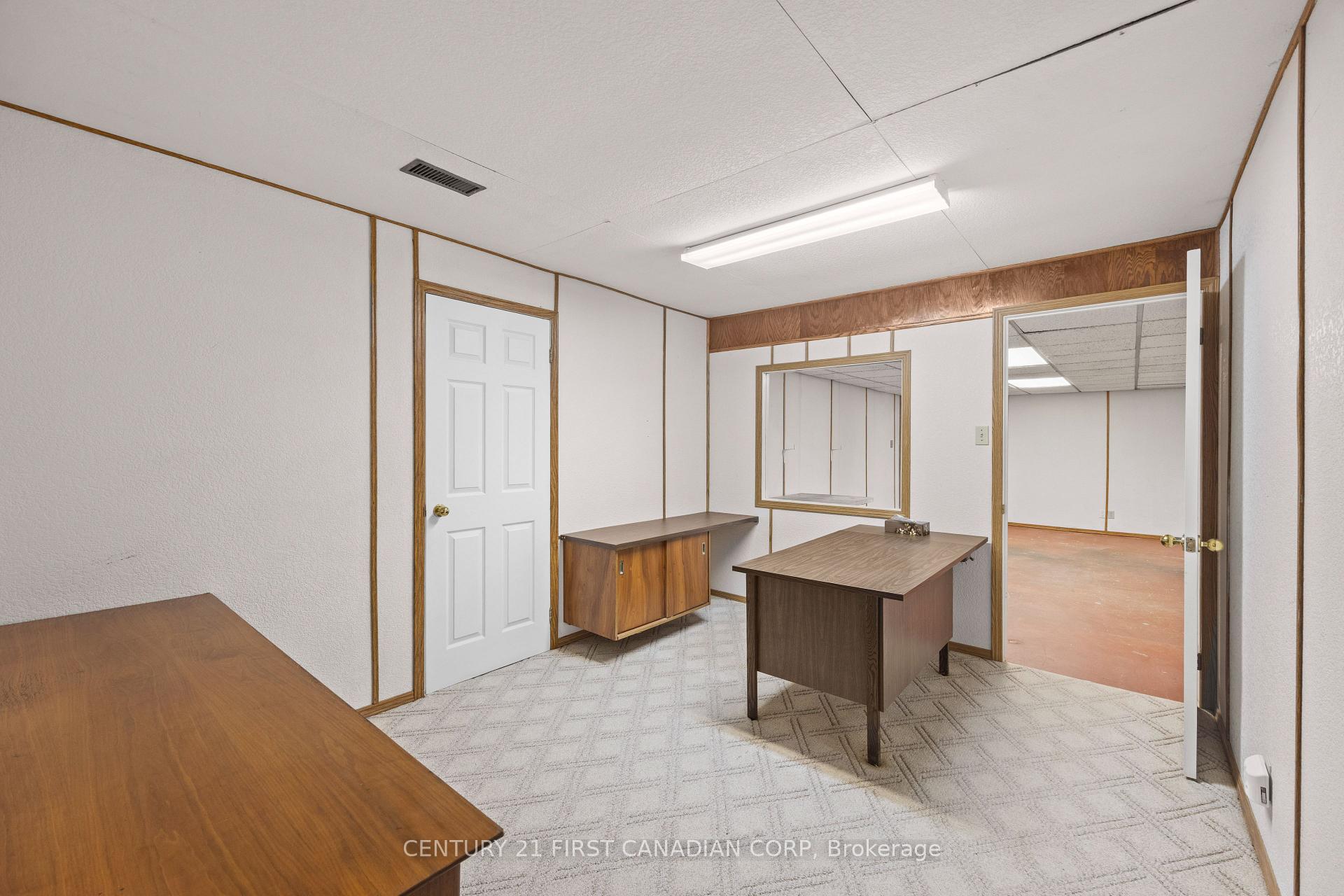 Photo 36 of 7069 Diane Crescent, London, South V — HOMEH