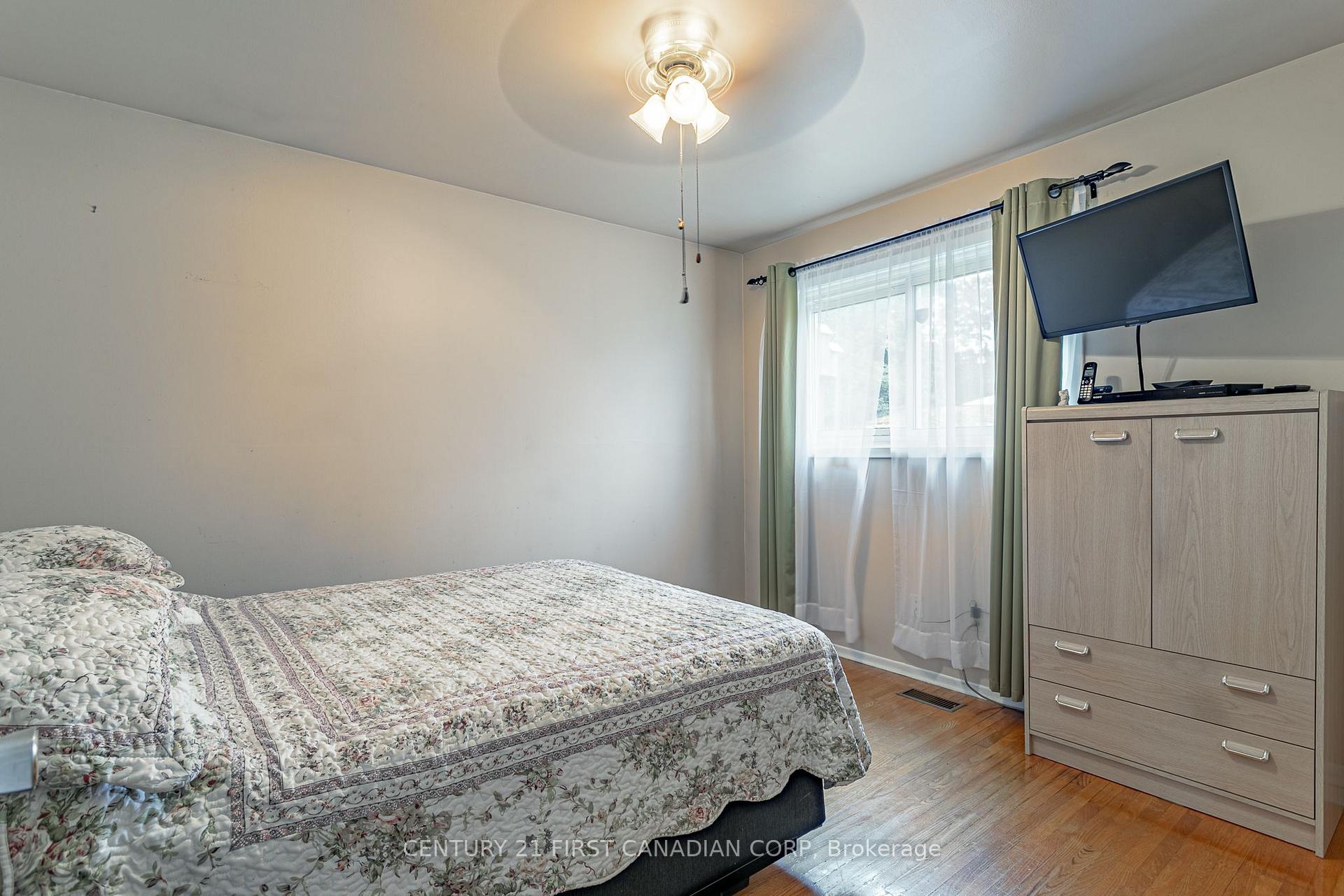 Photo 8 of 8 Antrim Crescent, London, South Y — HOMEH