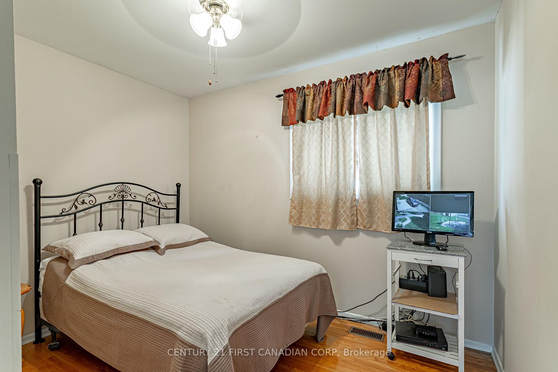 Photo 9 of 8 Antrim Crescent, London, South Y — HOMEH