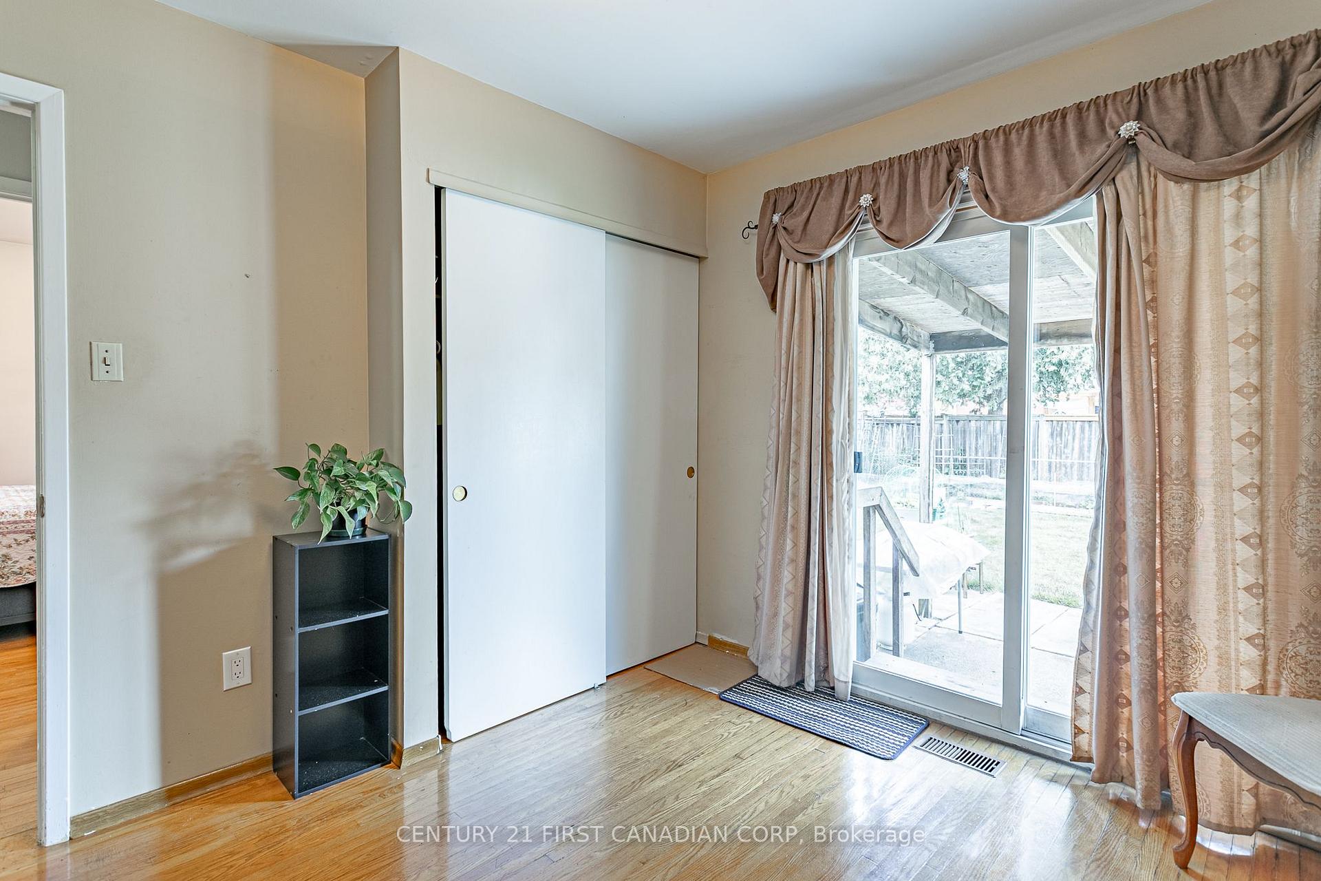 Photo 11 of 8 Antrim Crescent, London, South Y — HOMEH