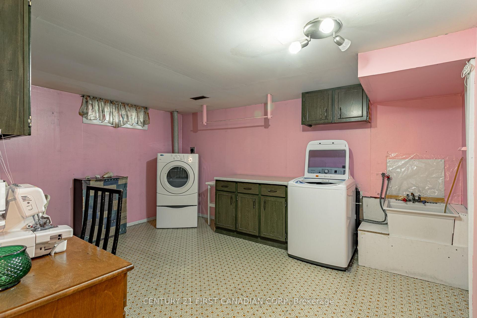 Photo 15 of 8 Antrim Crescent, London, South Y — HOMEH