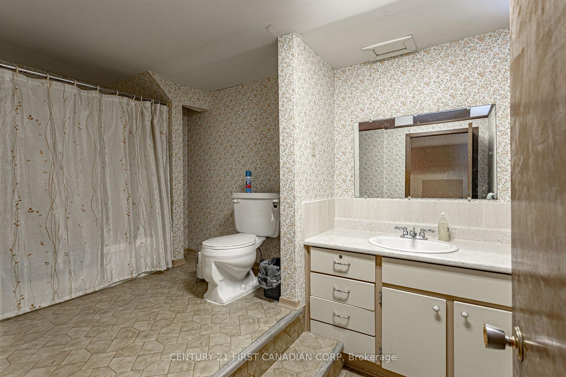 Photo 16 of 8 Antrim Crescent, London, South Y — HOMEH