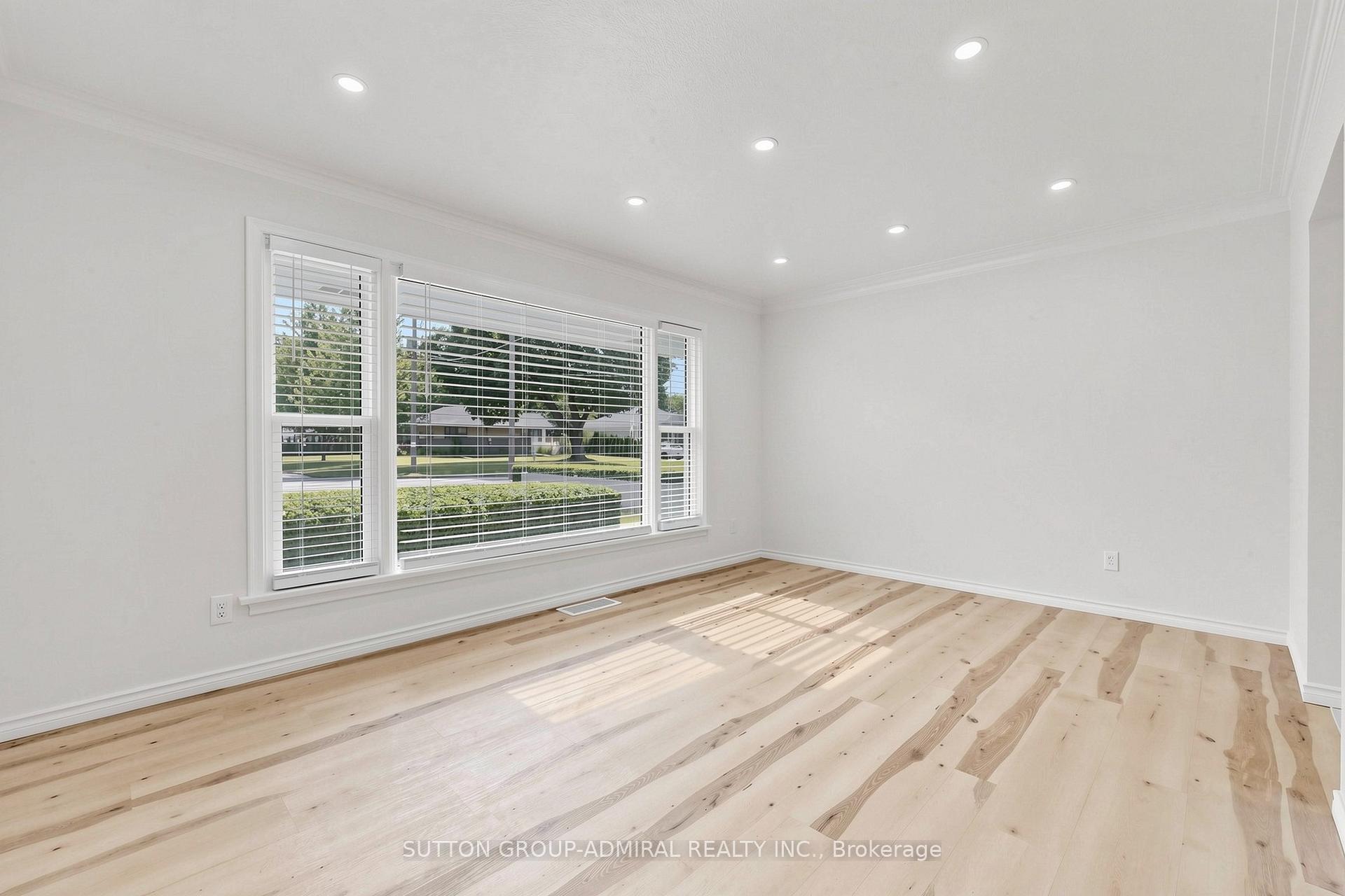 Photo 5 of 27 Patricia Drive, St. Catharines, Carlton/Bunting — HOMEH