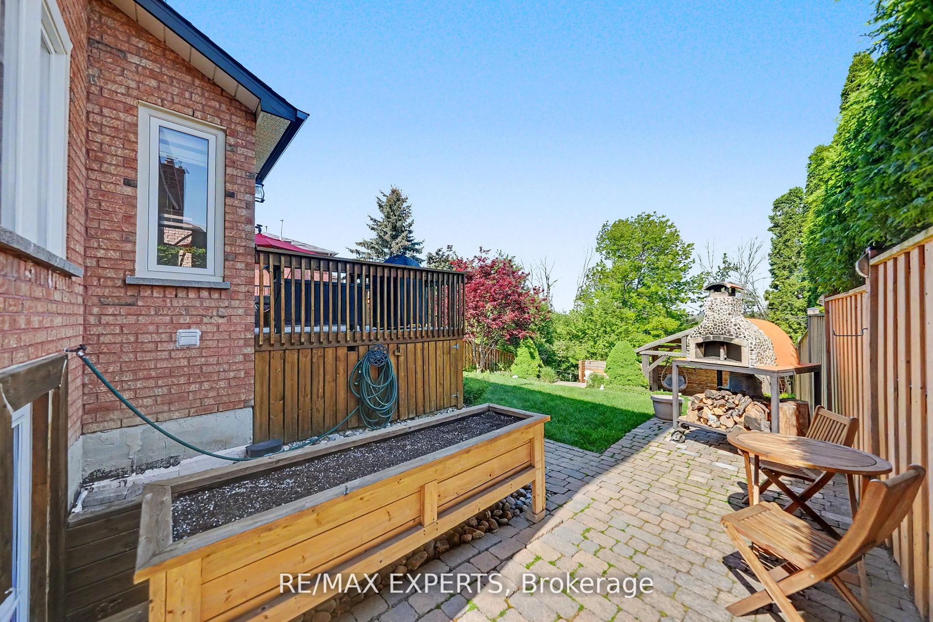 Photo 42 of 54 De Rose Avenue, Caledon, Bolton West — HOMEH