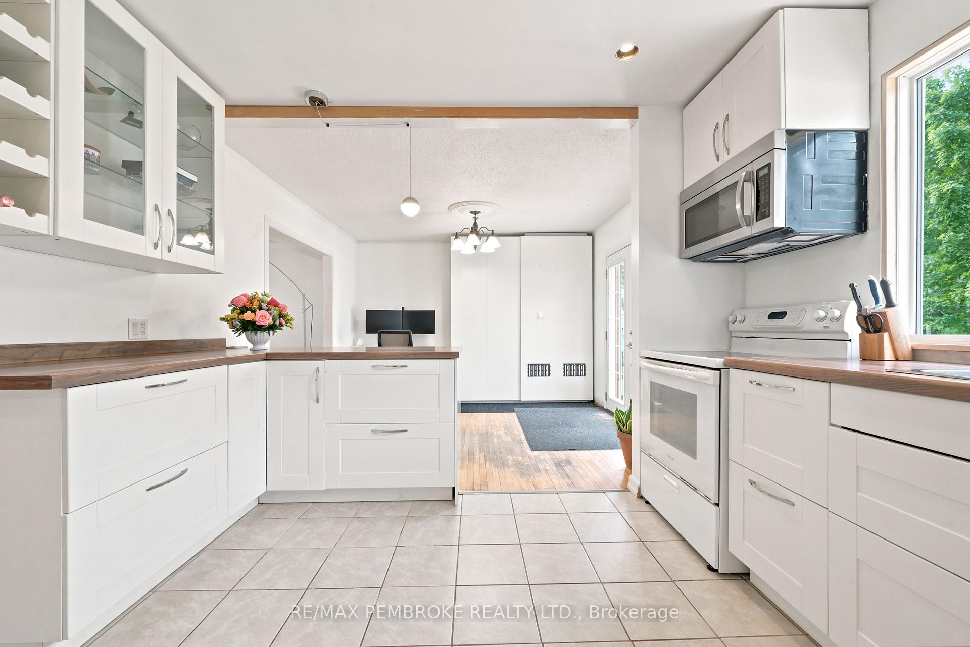 Photo 6 of 117 Algonquin Street, Deep River, Deep River — HOMEH