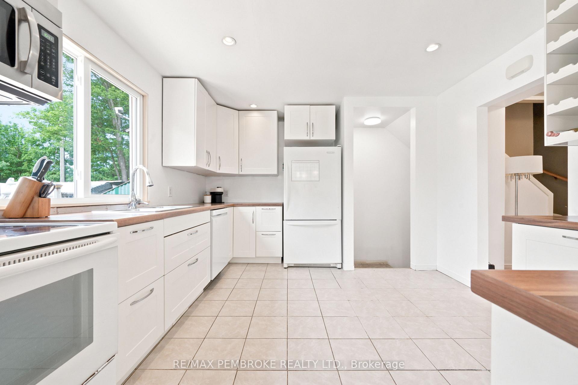 Photo 7 of 117 Algonquin Street, Deep River, Deep River — HOMEH