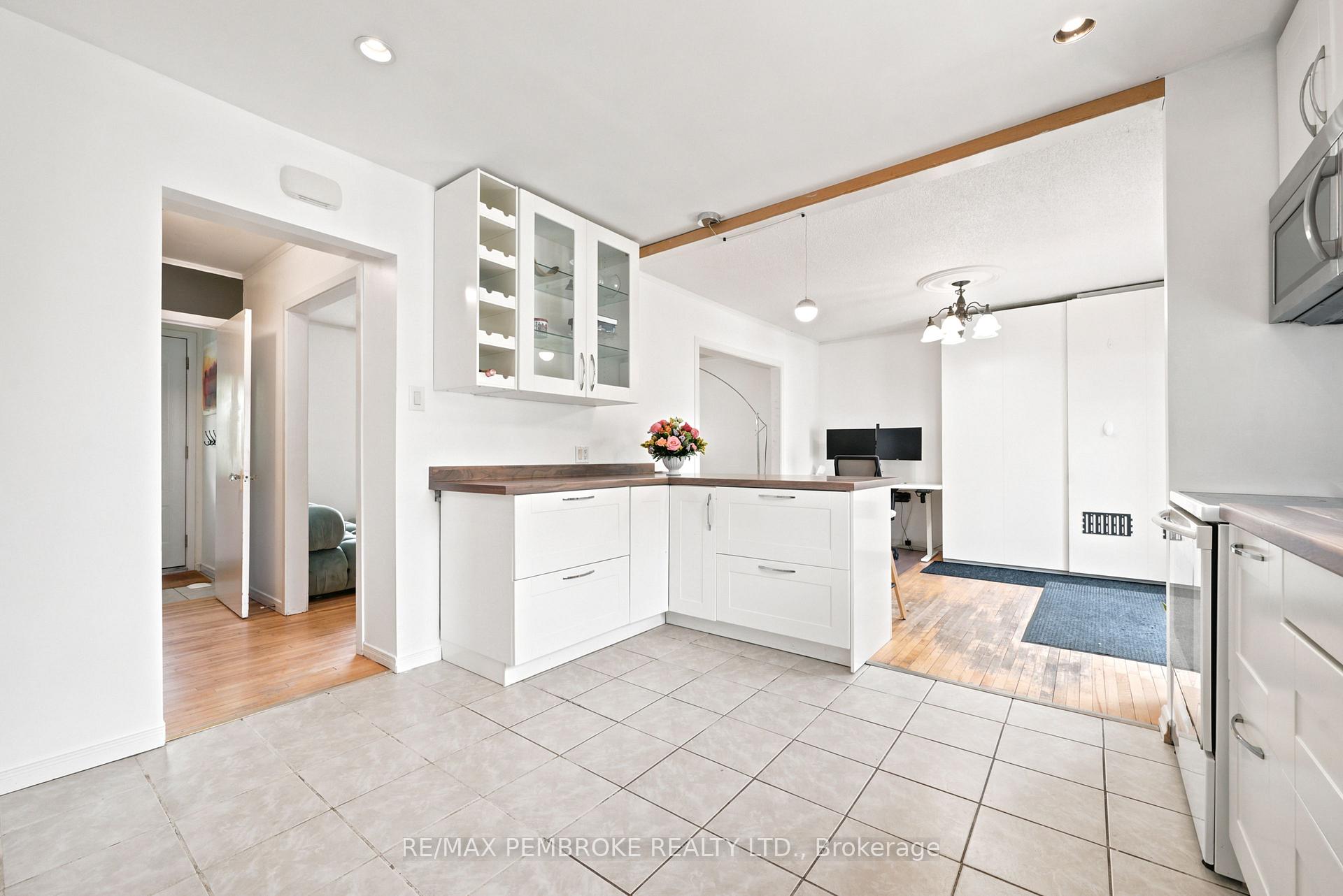 Photo 8 of 117 Algonquin Street, Deep River, Deep River — HOMEH