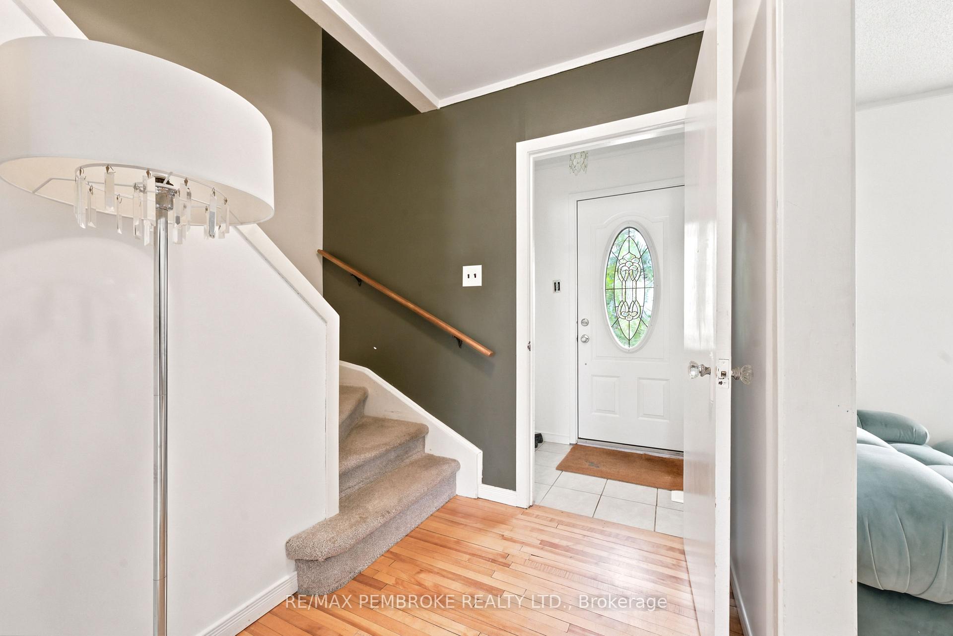 Photo 13 of 117 Algonquin Street, Deep River, Deep River — HOMEH