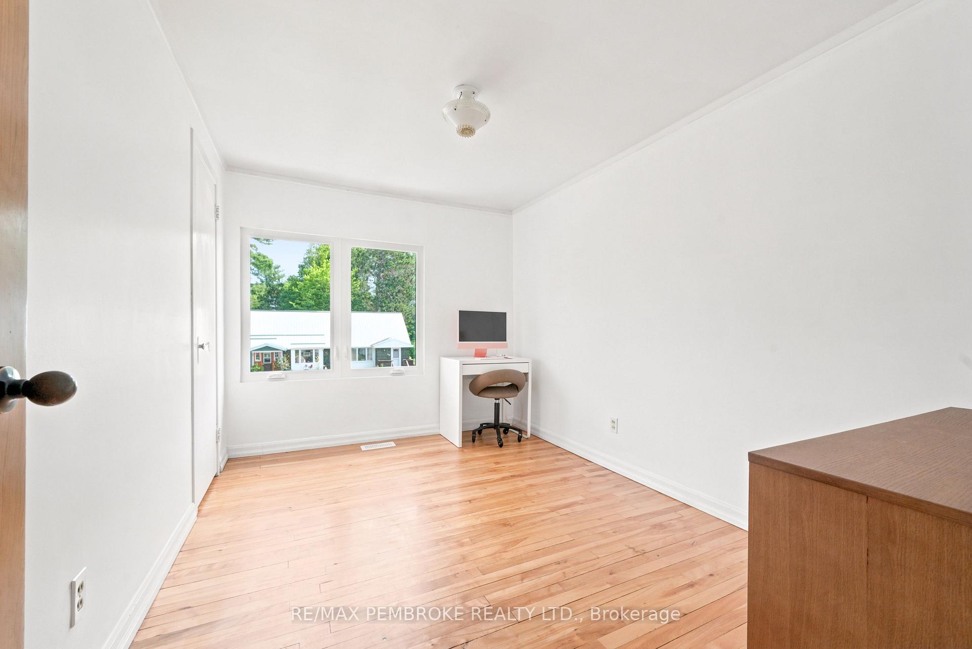 Photo 18 of 117 Algonquin Street, Deep River, Deep River — HOMEH