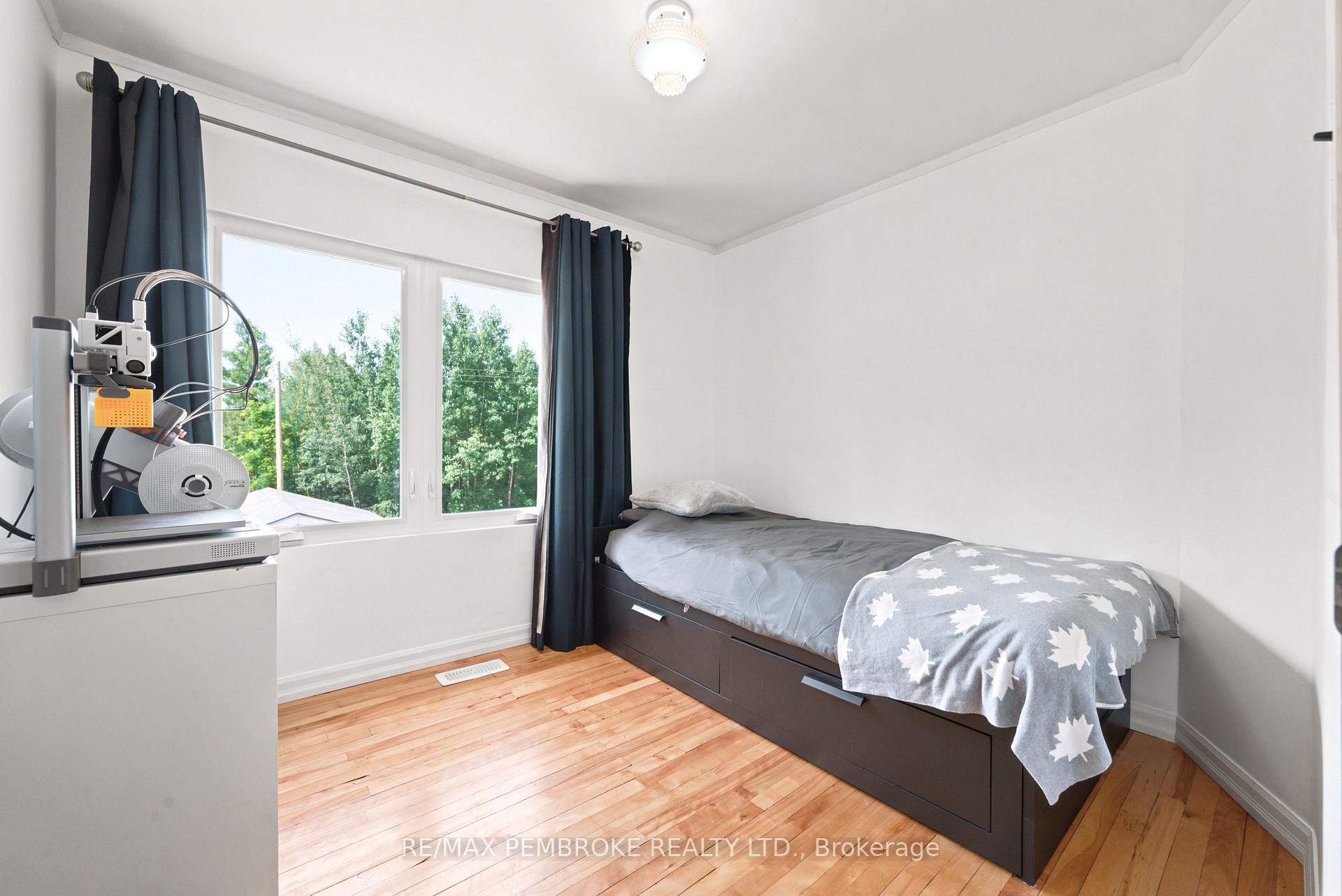 Photo 20 of 117 Algonquin Street, Deep River, Deep River — HOMEH