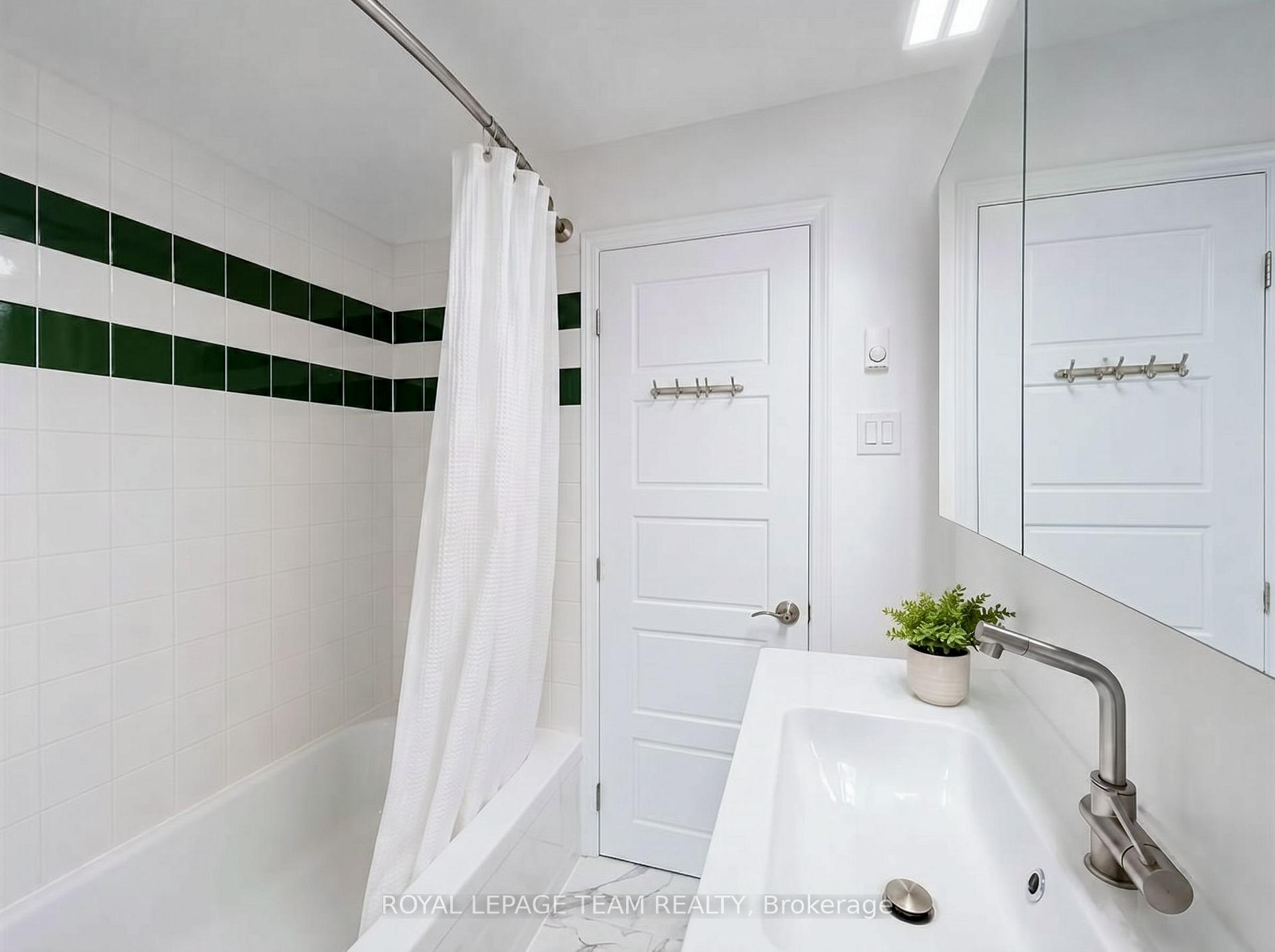 Photo 4 of Unit A-B, 67 Queen Mary Street, Ottawa, Castle Heights/Rideau High — HOMEH