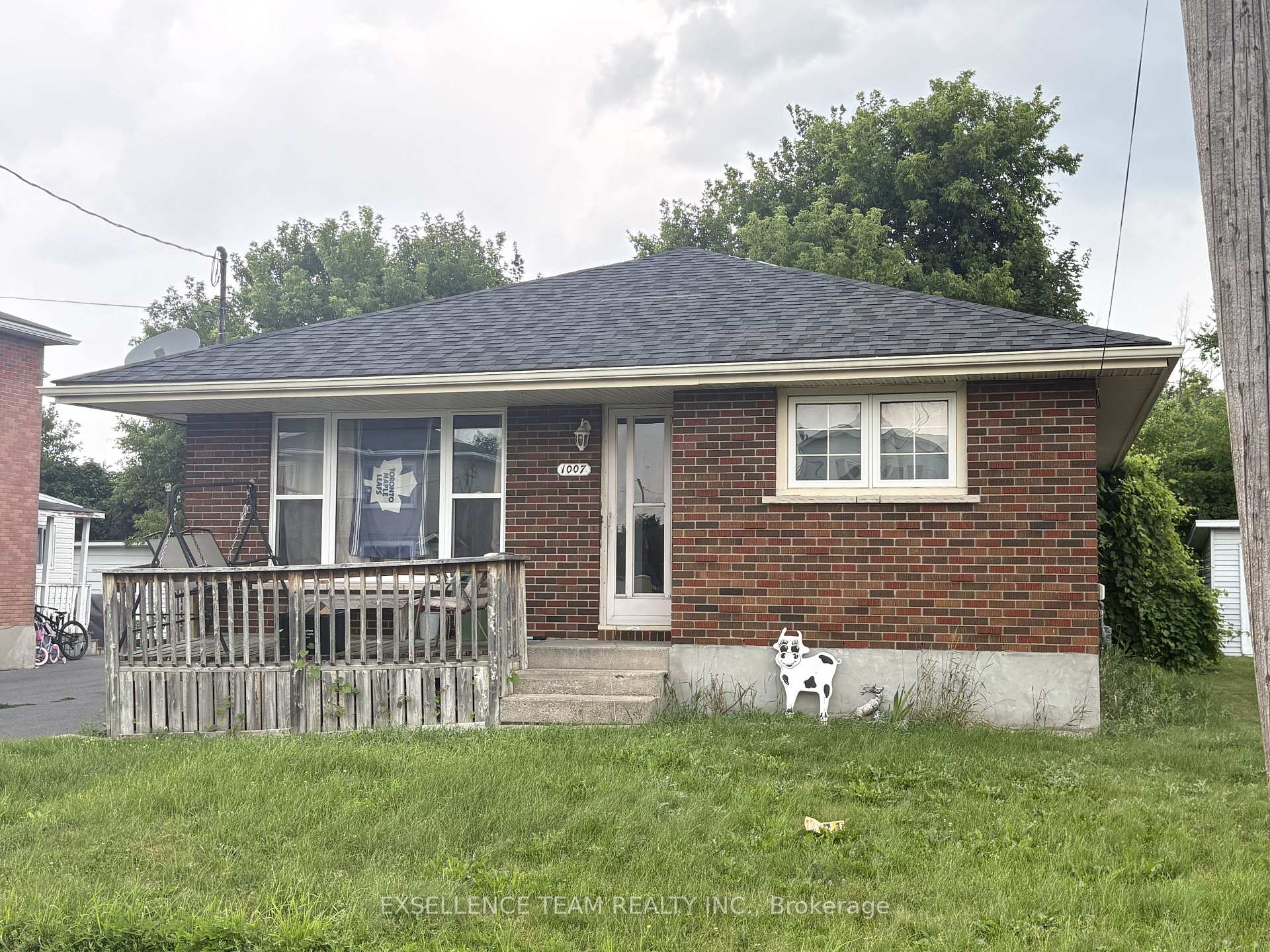 Front of 1007 Grand Avenue