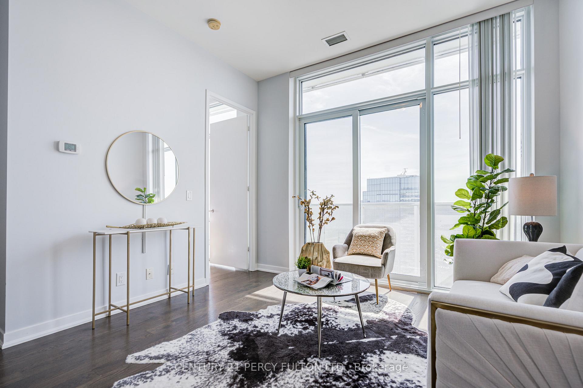Photo 5 of Unit 6901, 100 Harbour Street, Toronto, Waterfront Communities — HOMEH