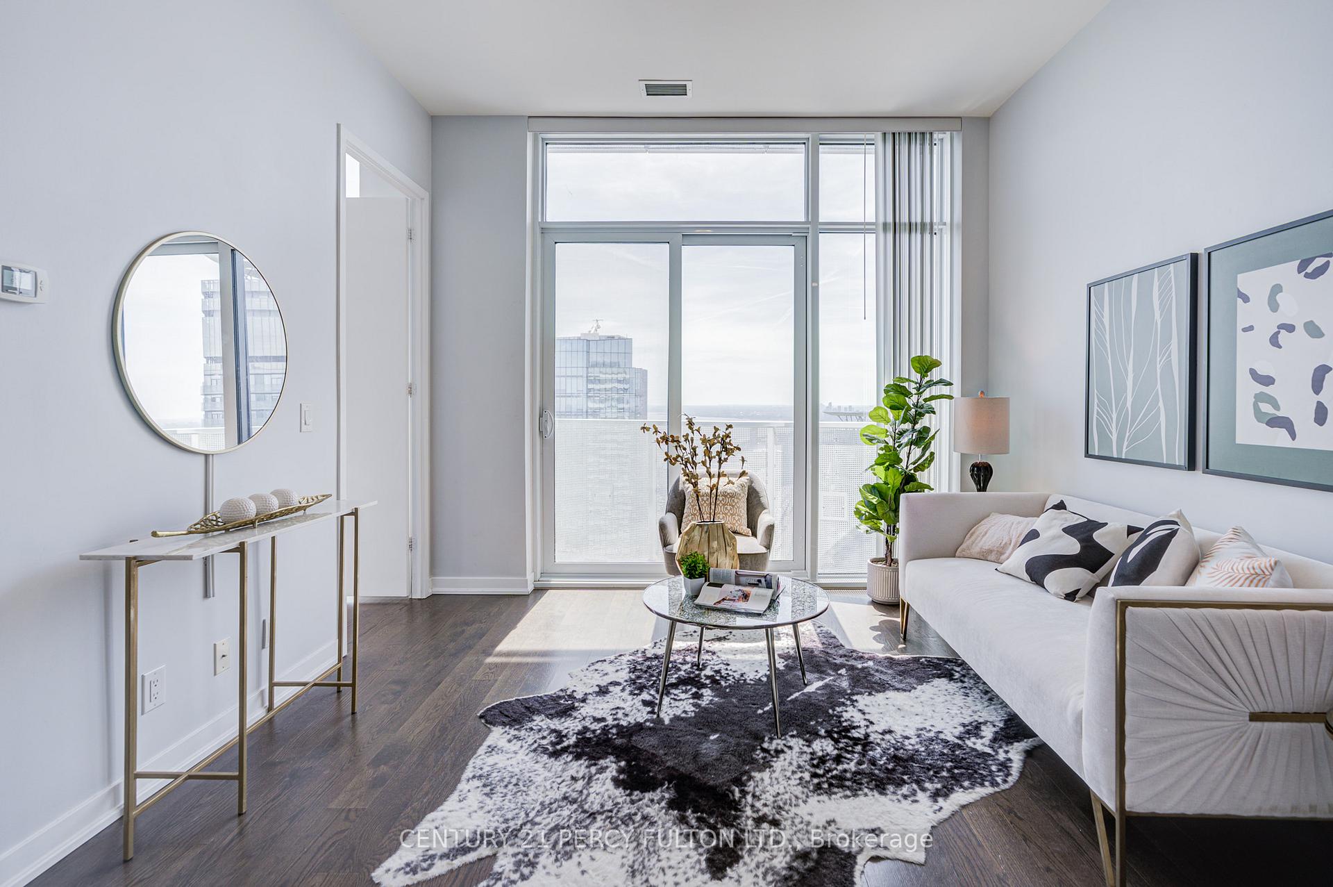 Photo 7 of Unit 6901, 100 Harbour Street, Toronto, Waterfront Communities — HOMEH