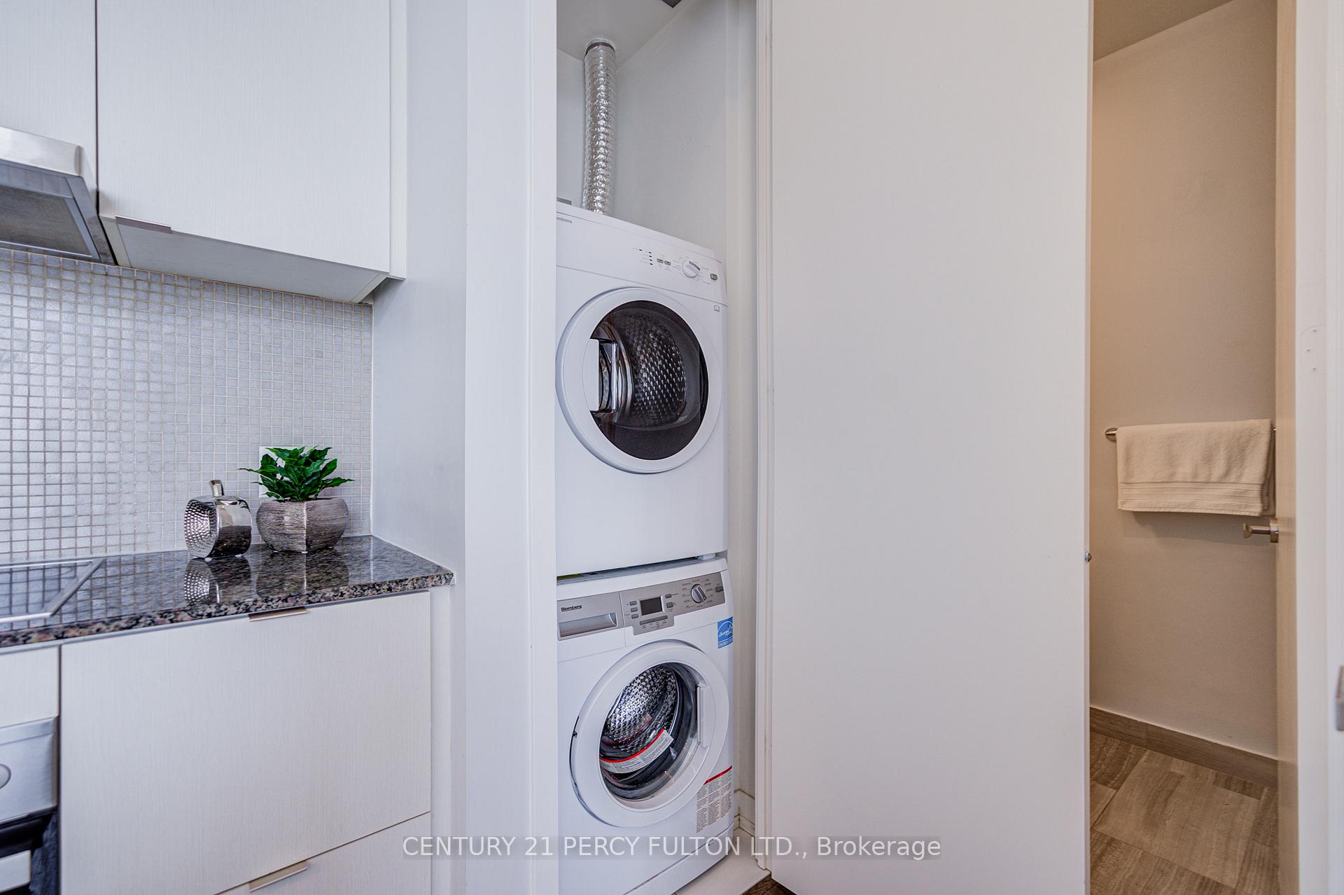 Photo 18 of Unit 6901, 100 Harbour Street, Toronto, Waterfront Communities — HOMEH