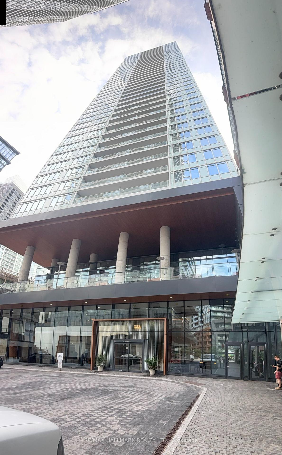 Photo 2 of Unit 3206, 17 Bathurst Street, Toronto, Waterfront Communities — HOMEH