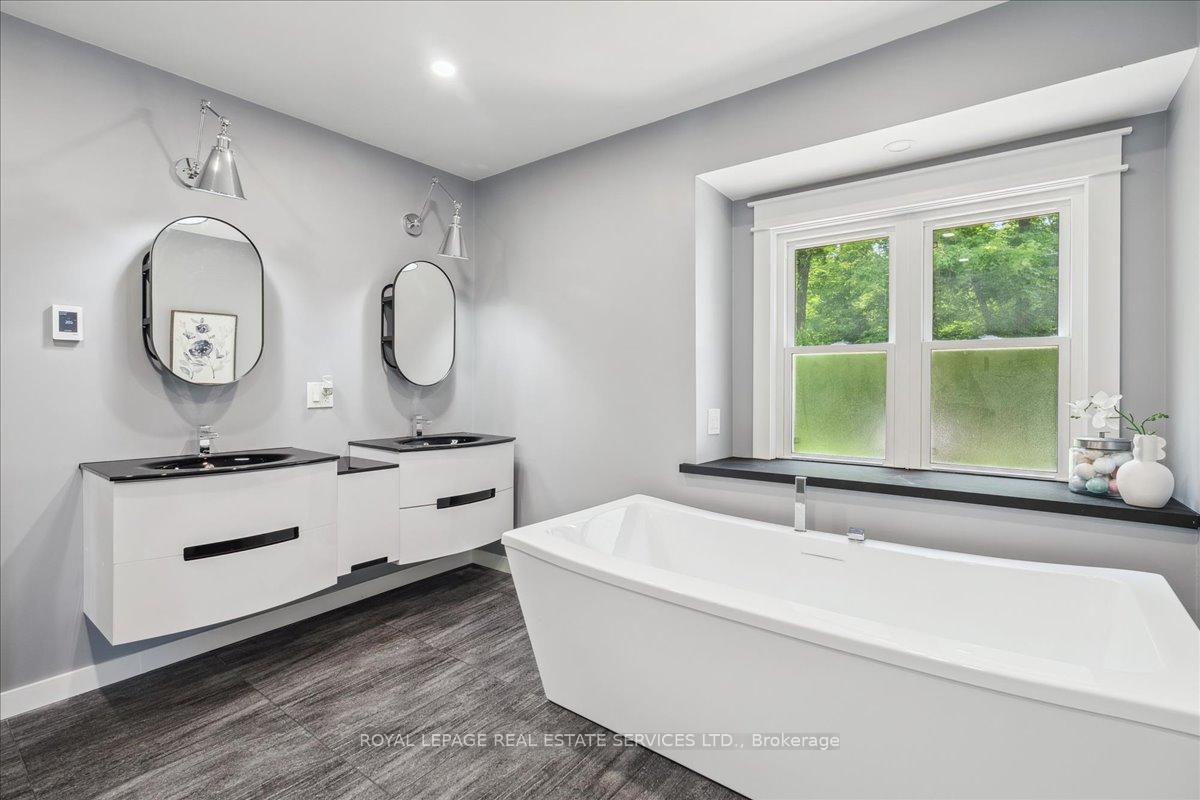 Photo 19 of 62 Windemere Road, Hamilton, Winona Park — HOMEH