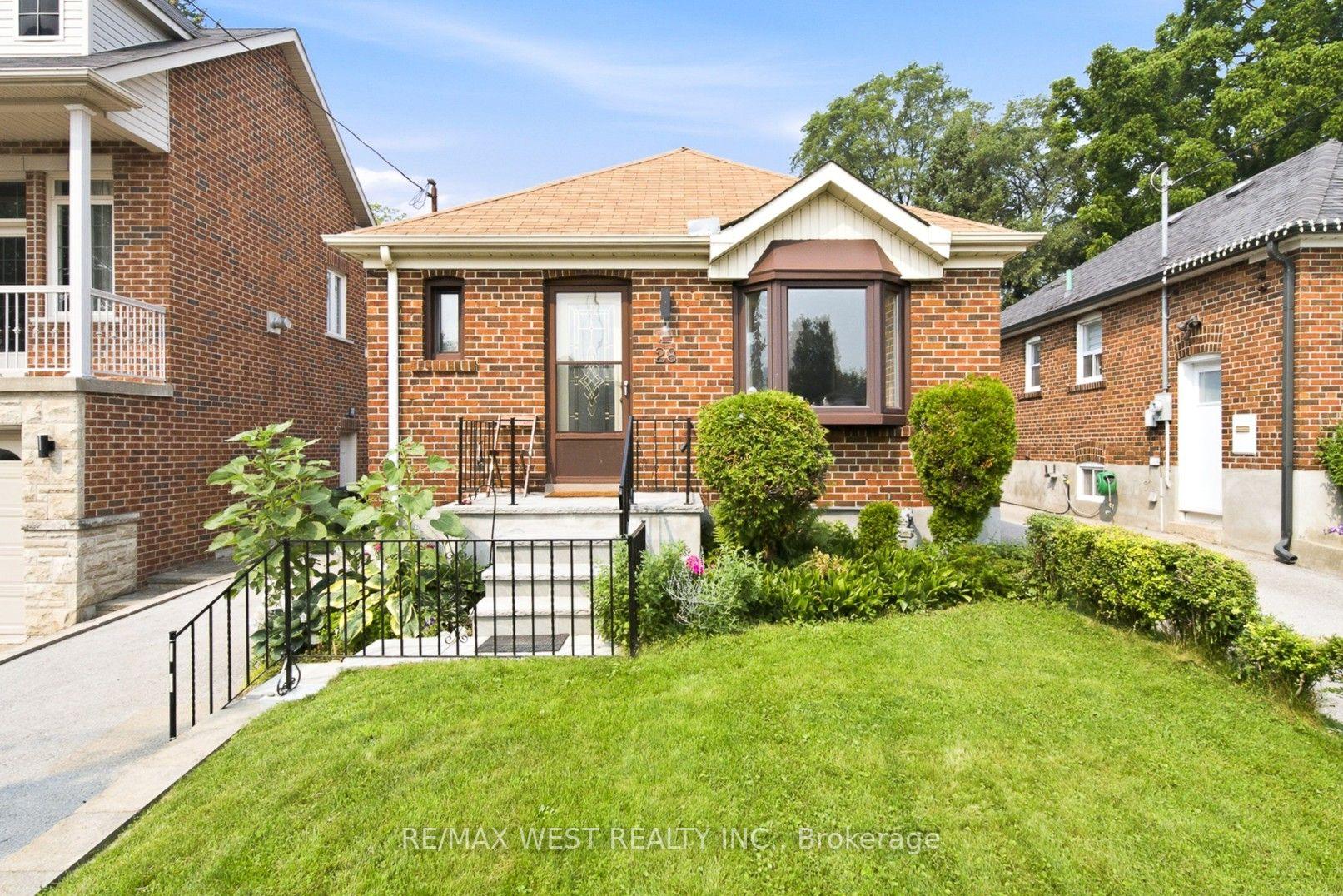 Photo 1 of 28 Aldgate Avenue, Etobicoke, Stonegate-Queensway — HOMEH