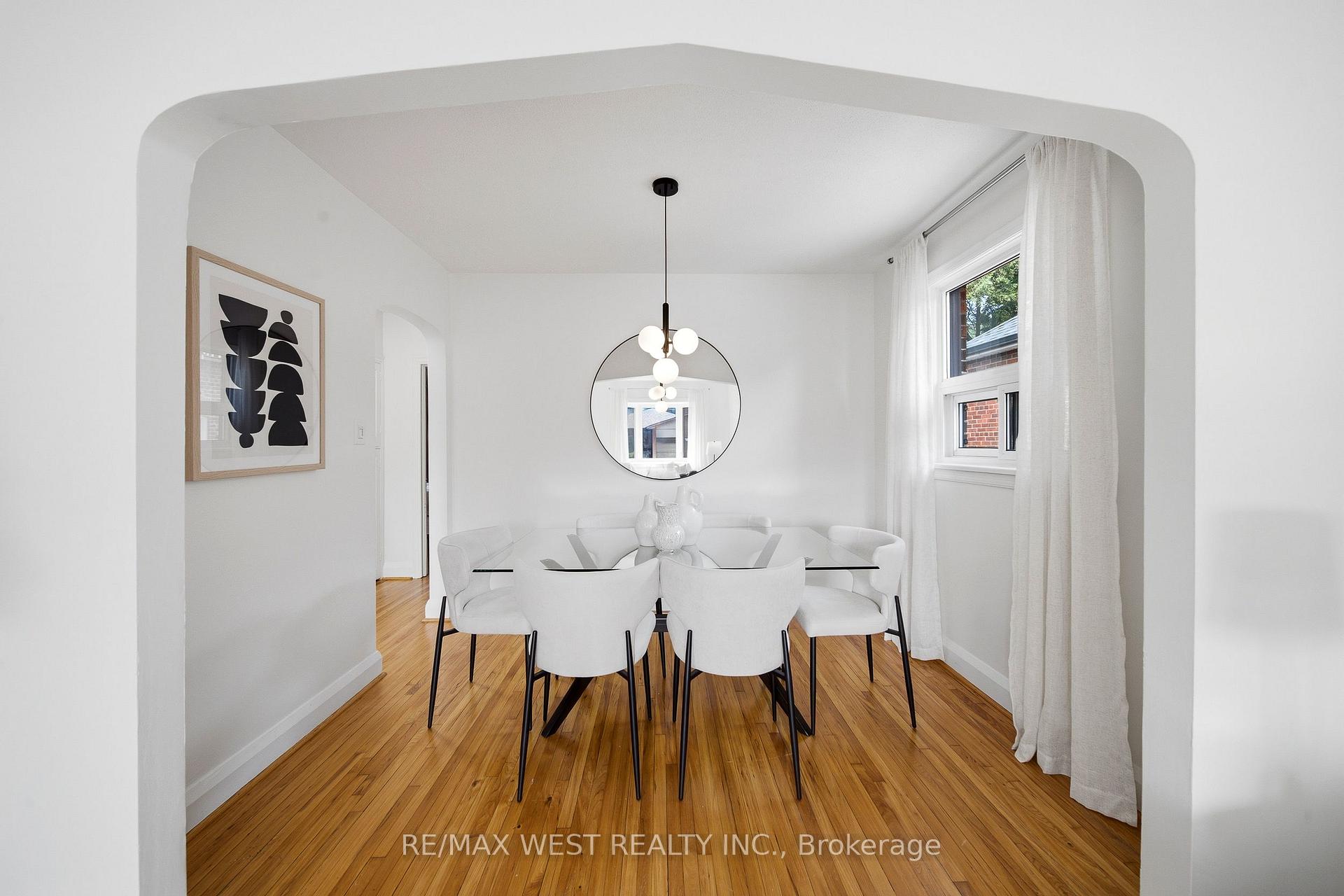 Photo 5 of 28 Aldgate Avenue, Etobicoke, Stonegate-Queensway — HOMEH