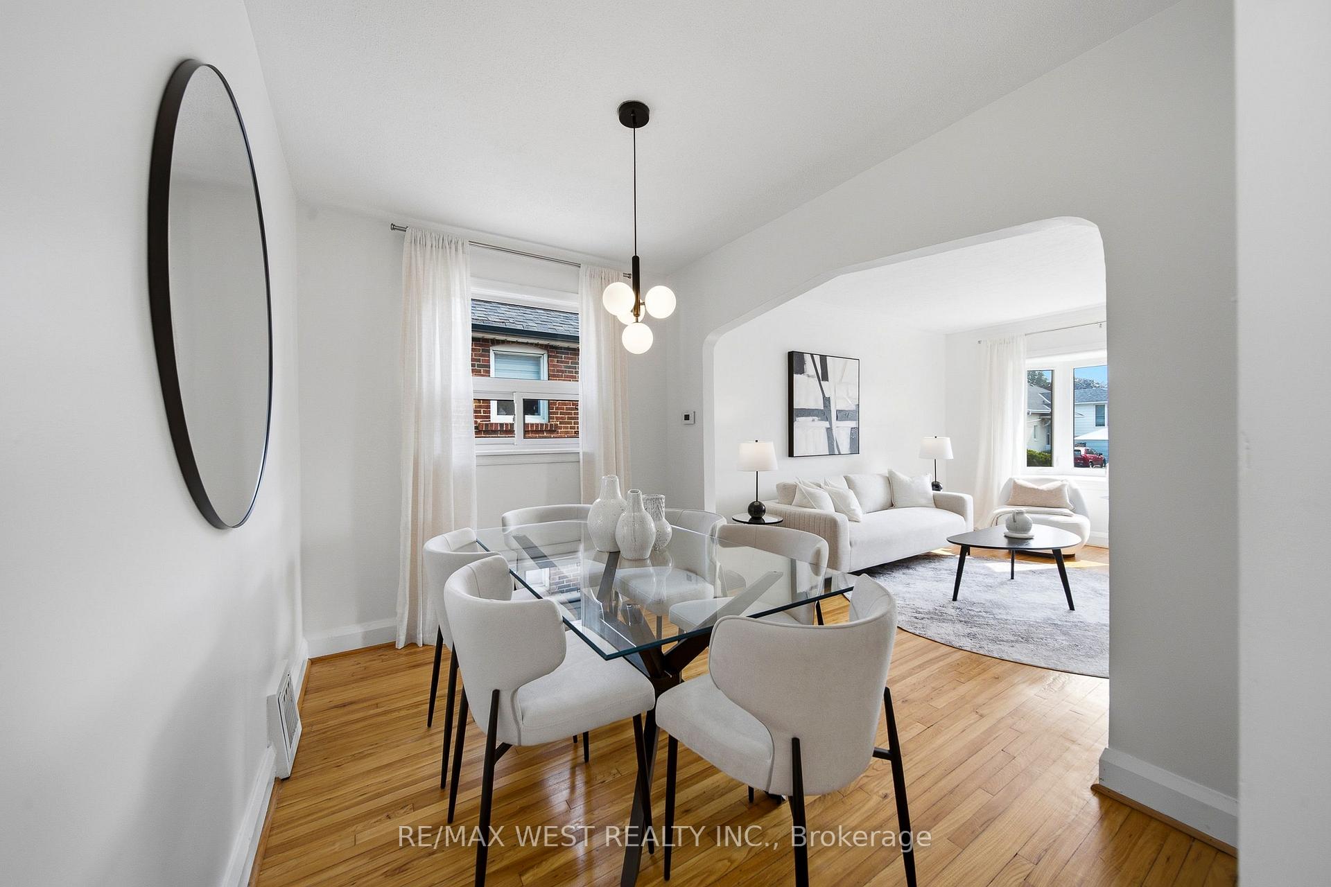 Photo 6 of 28 Aldgate Avenue, Etobicoke, Stonegate-Queensway — HOMEH