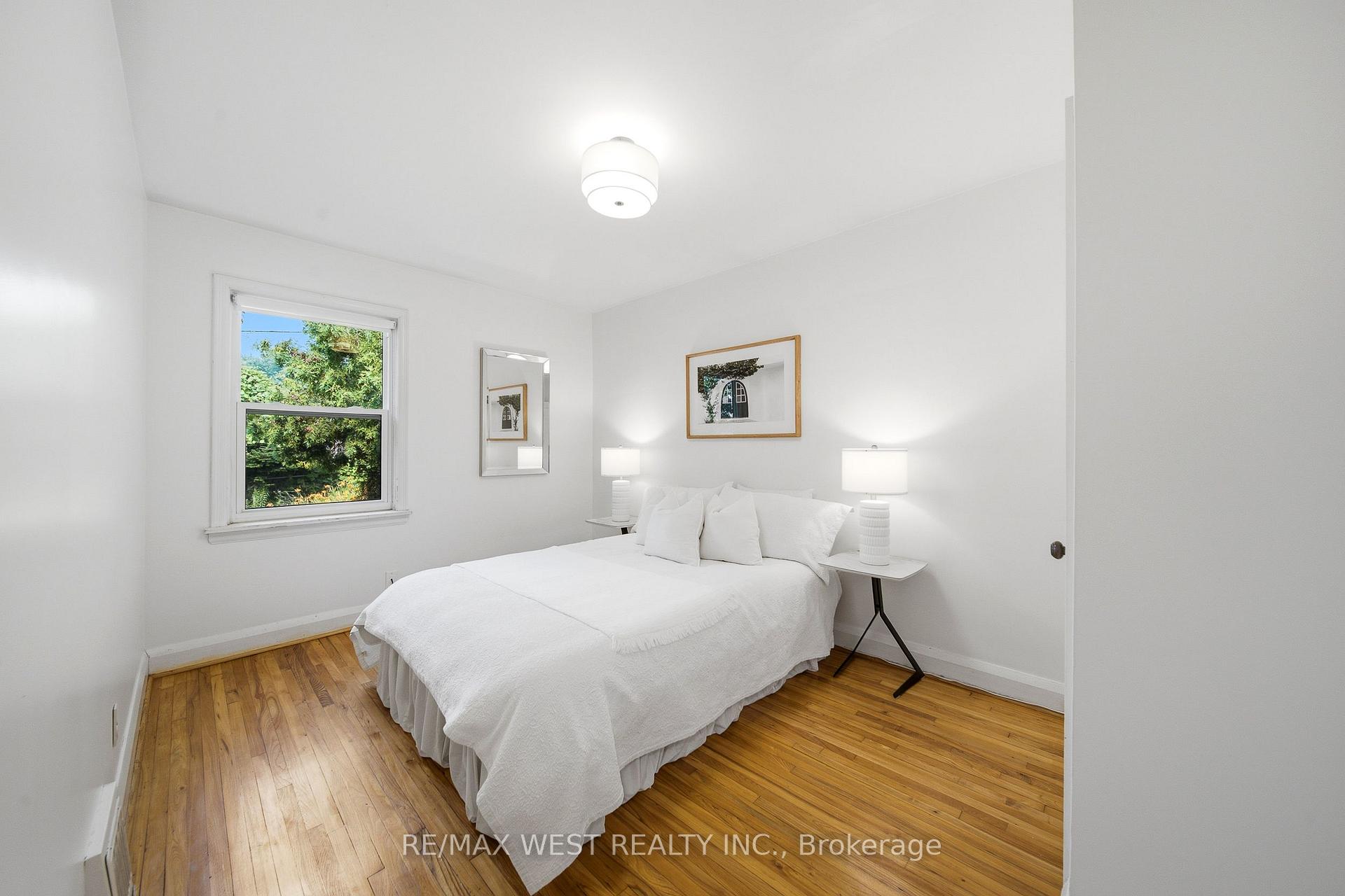 Photo 7 of 28 Aldgate Avenue, Etobicoke, Stonegate-Queensway — HOMEH