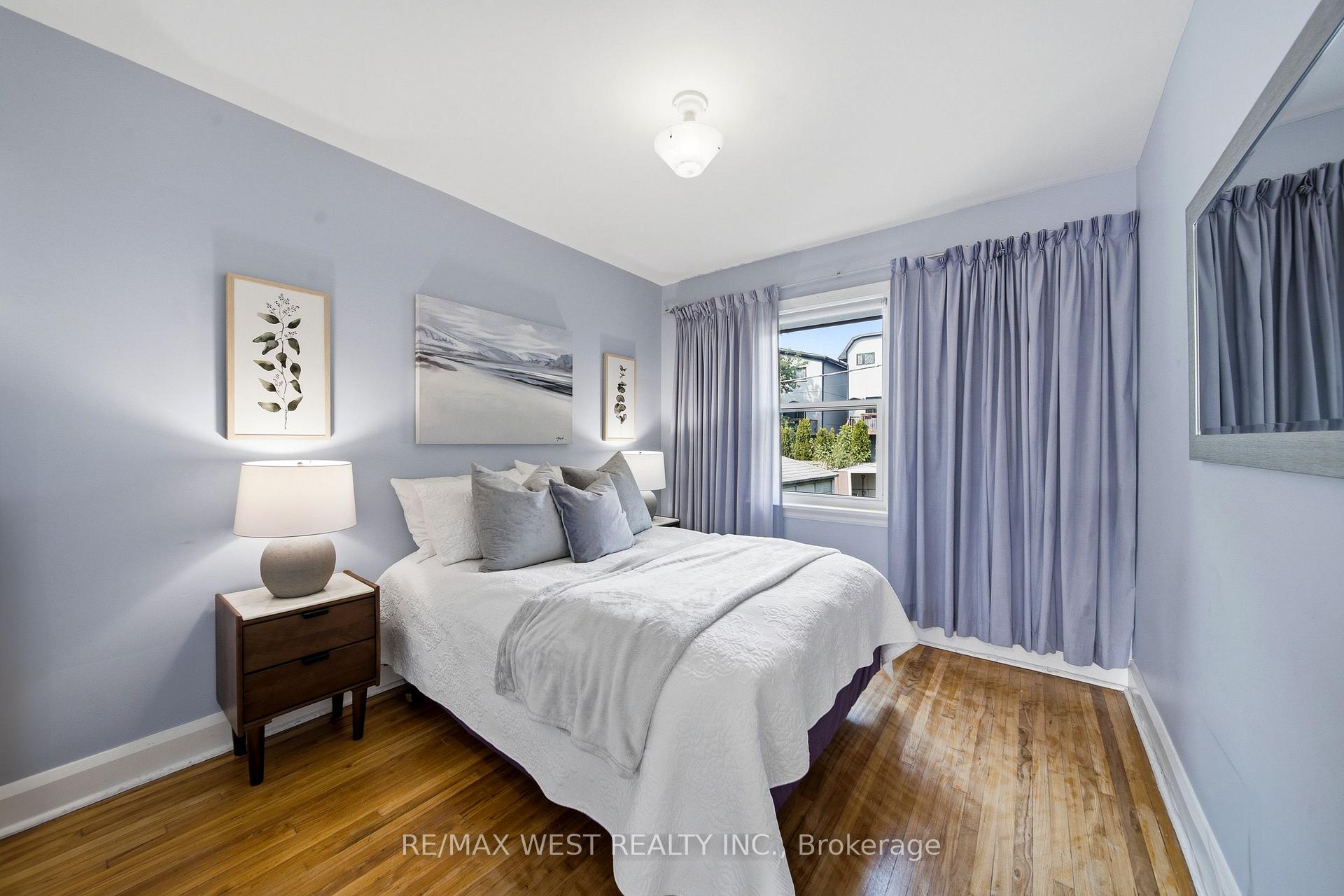 Photo 9 of 28 Aldgate Avenue, Etobicoke, Stonegate-Queensway — HOMEH