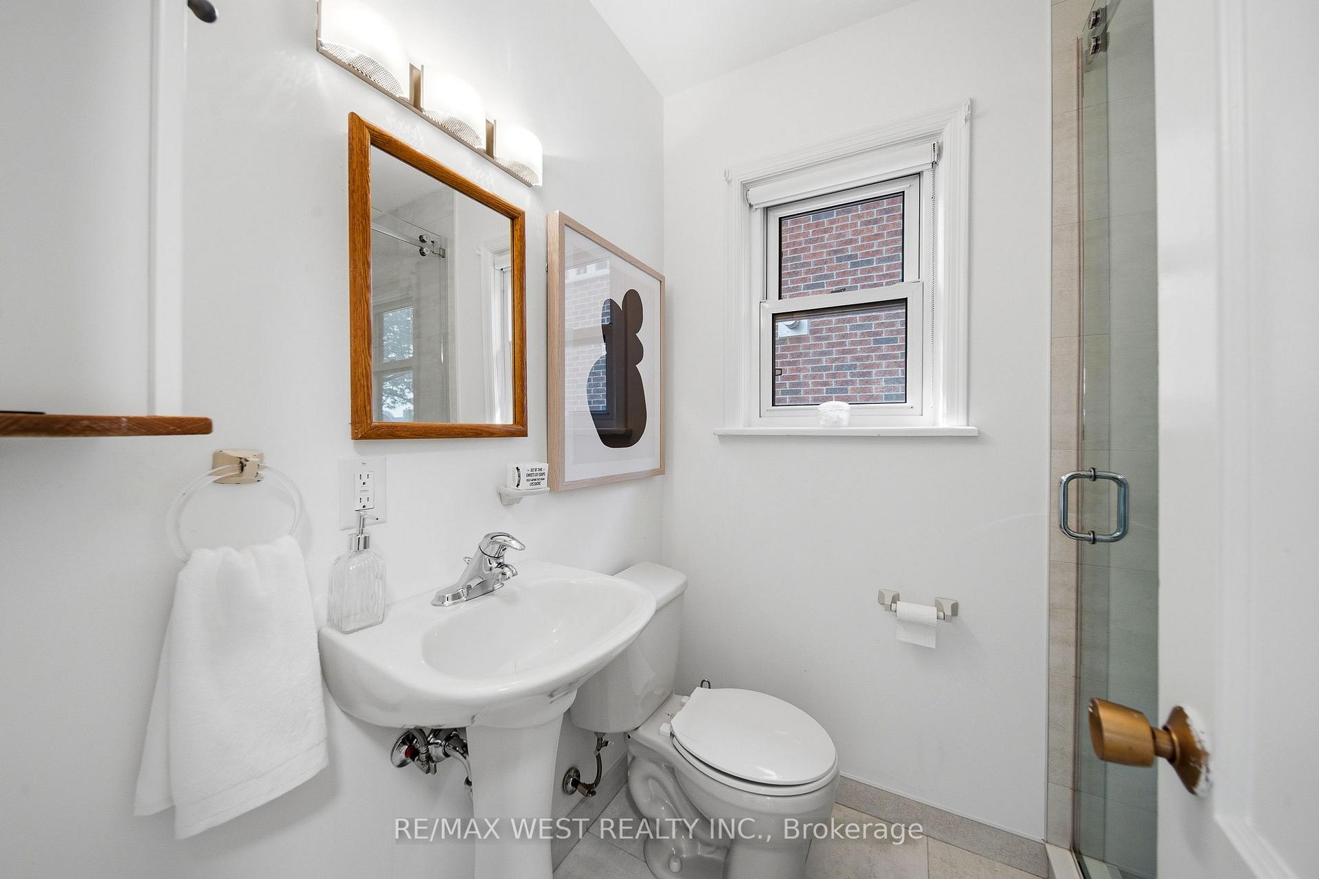 Photo 11 of 28 Aldgate Avenue, Etobicoke, Stonegate-Queensway — HOMEH