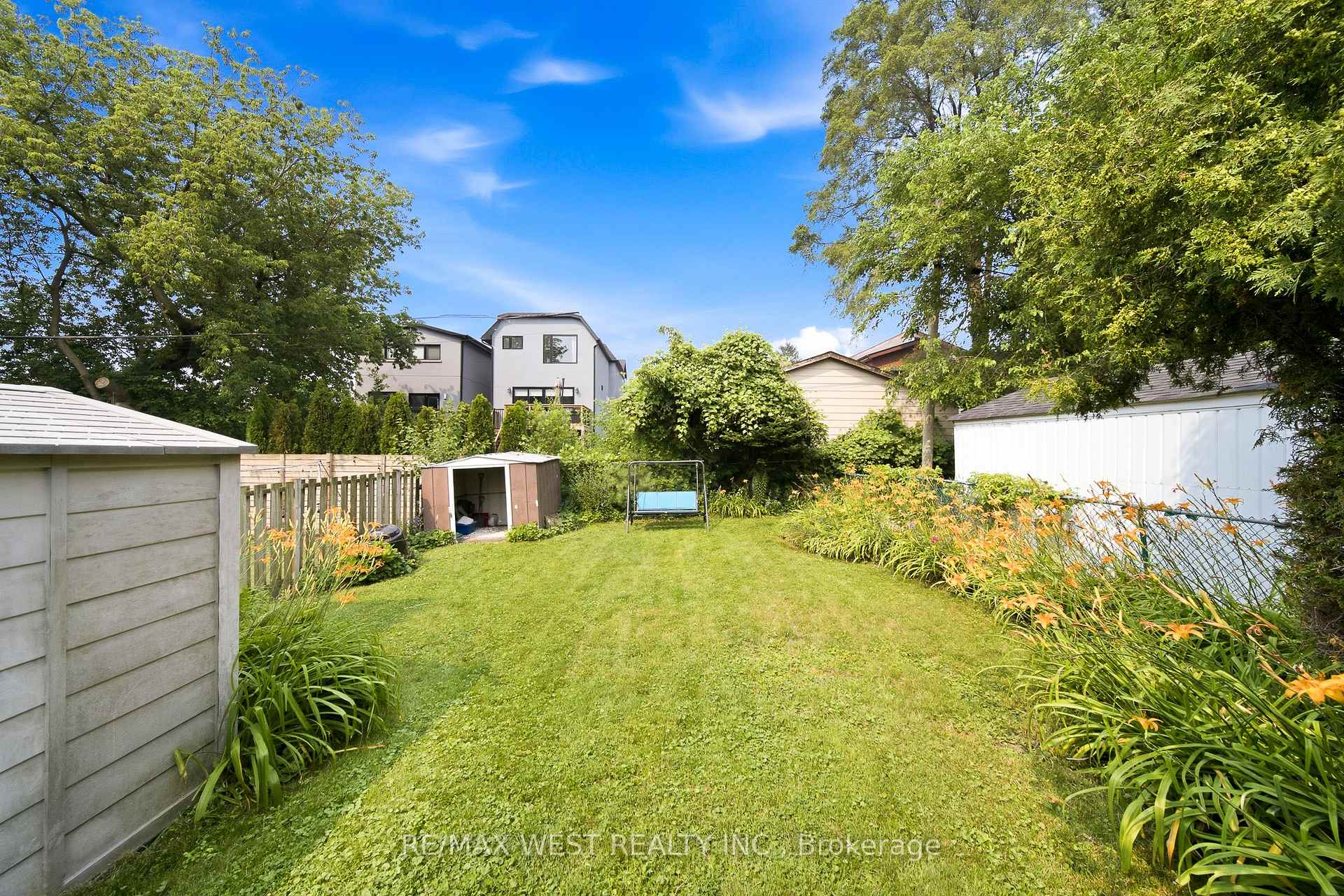 Photo 13 of 28 Aldgate Avenue, Etobicoke, Stonegate-Queensway — HOMEH
