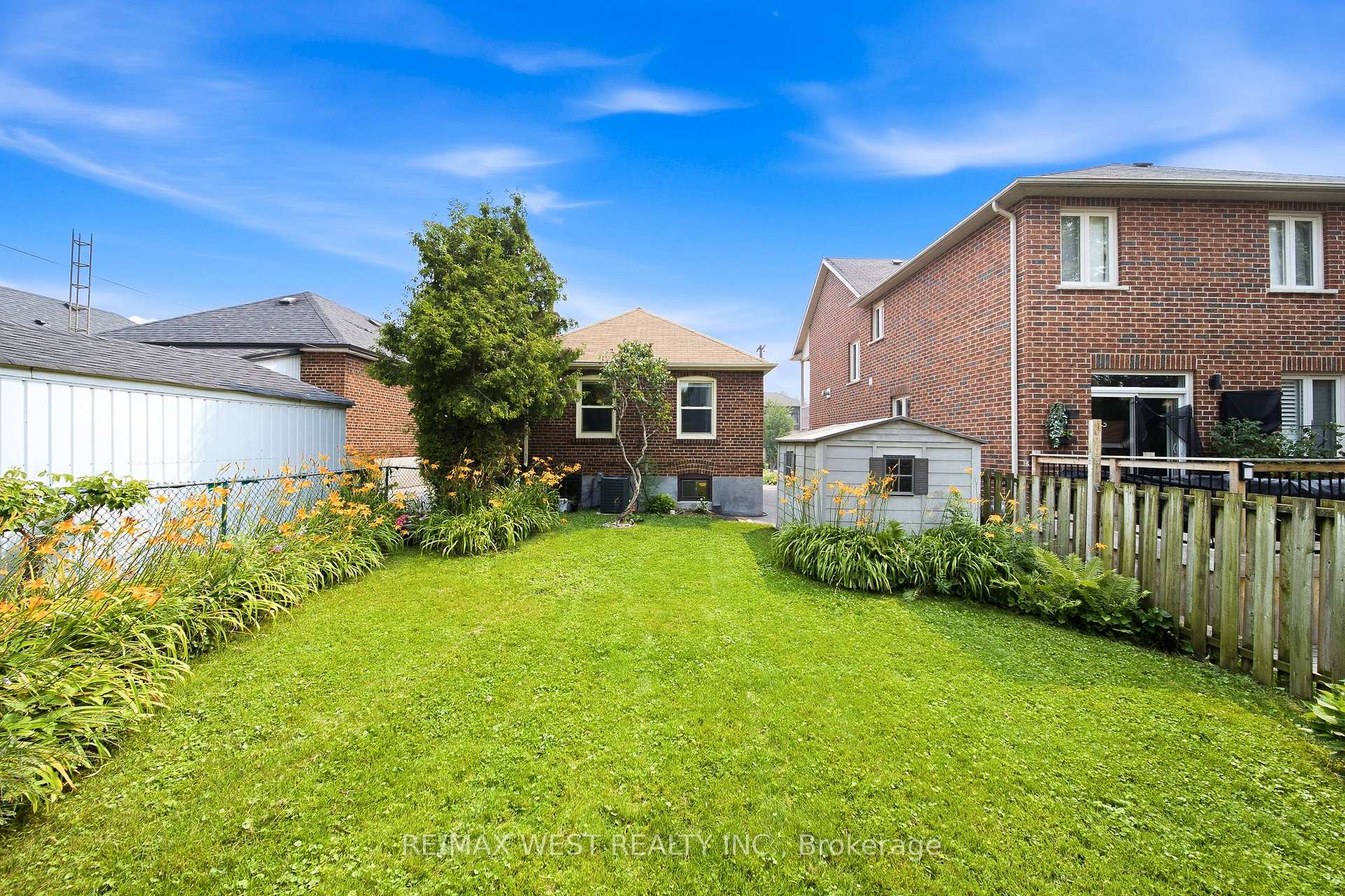 Photo 14 of 28 Aldgate Avenue, Etobicoke, Stonegate-Queensway — HOMEH