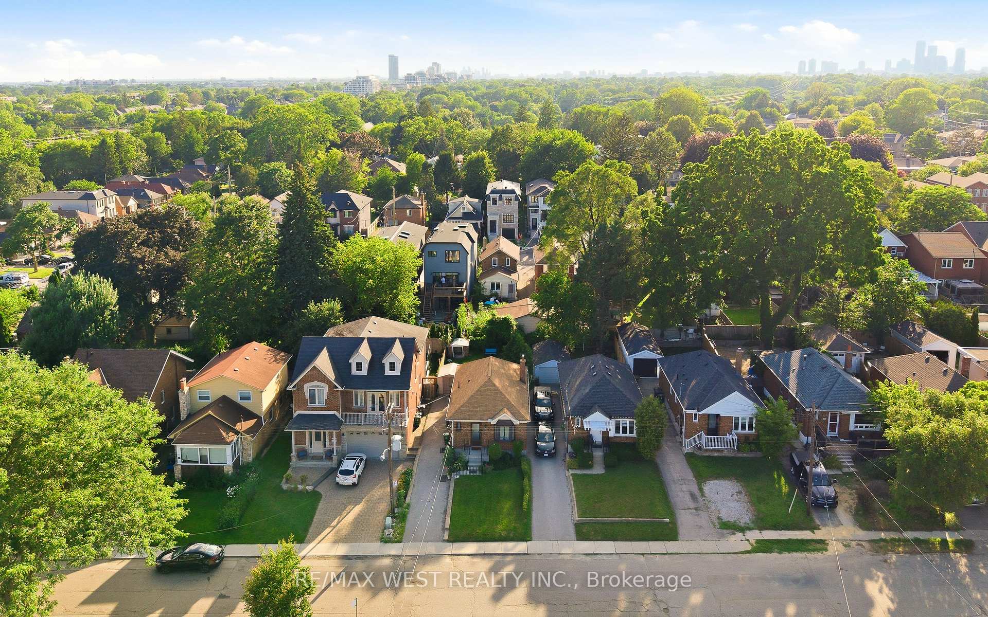 Photo 15 of 28 Aldgate Avenue, Etobicoke, Stonegate-Queensway — HOMEH