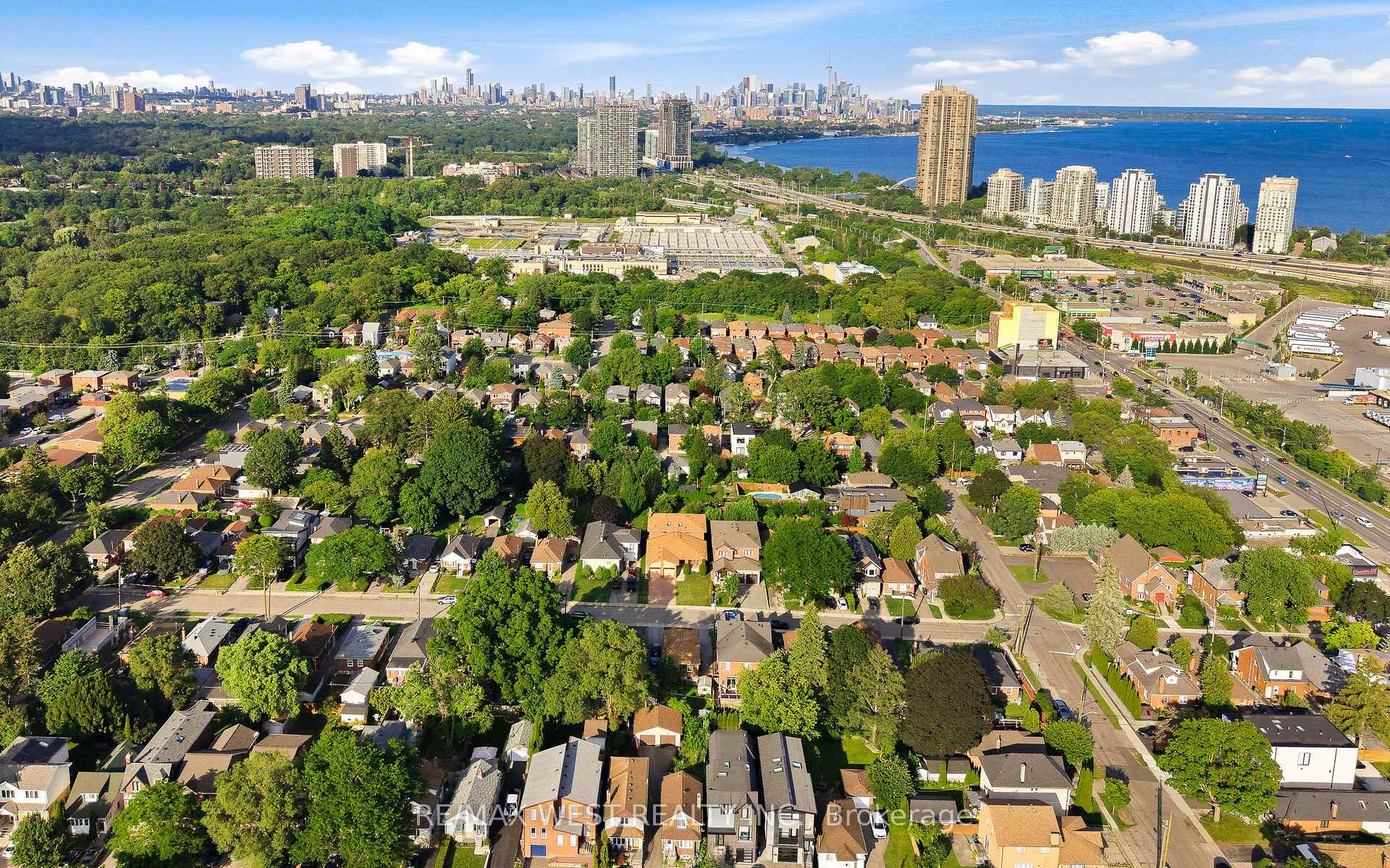 Photo 16 of 28 Aldgate Avenue, Etobicoke, Stonegate-Queensway — HOMEH