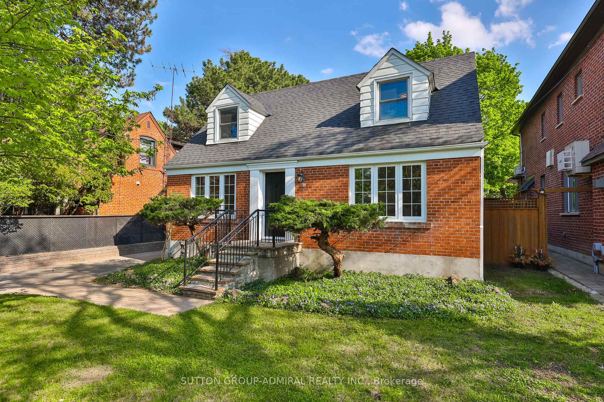 Photo 3 of 81 Yorkview Drive, North York, Willowdale West — HOMEH