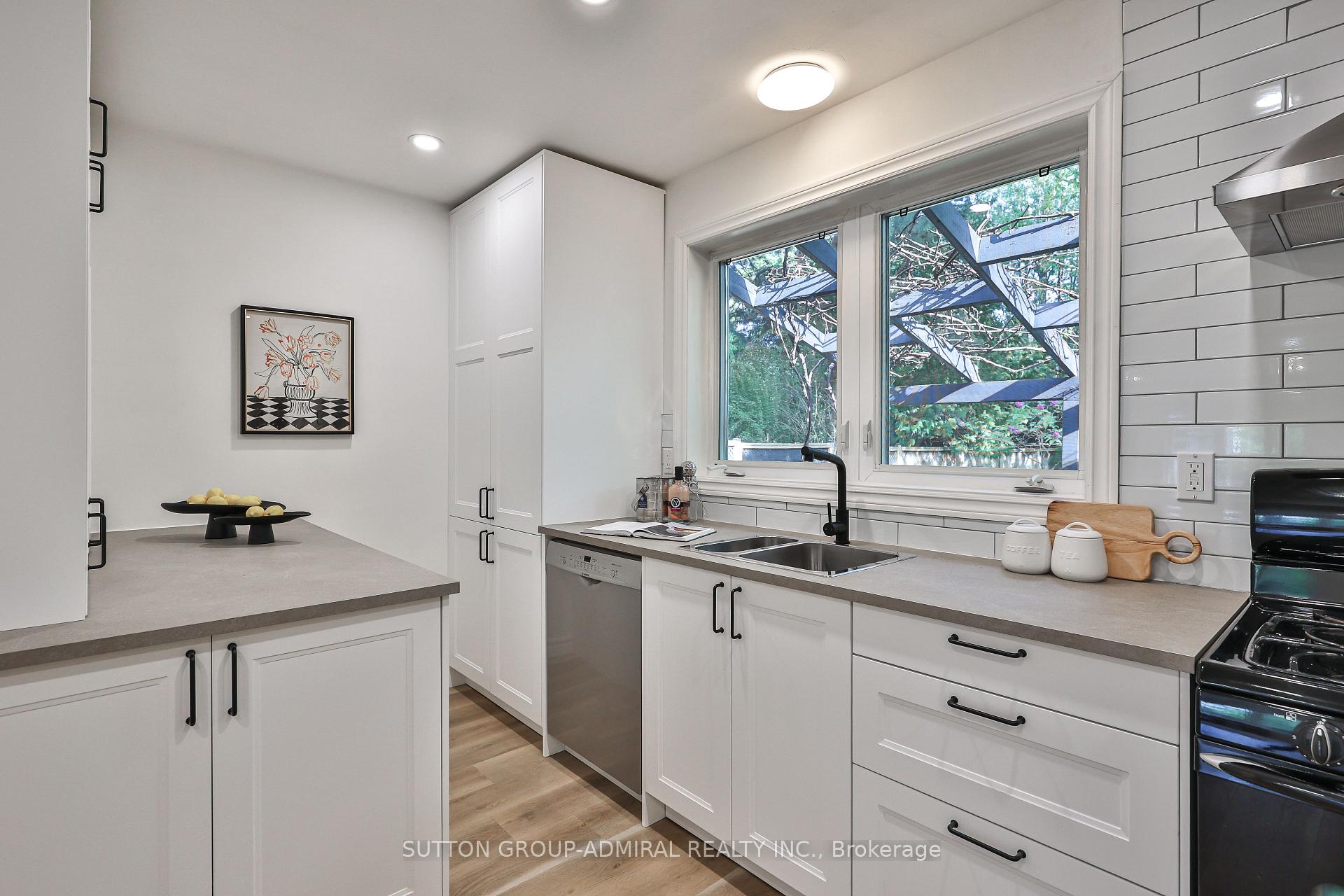 Photo 24 of 81 Yorkview Drive, North York, Willowdale West — HOMEH