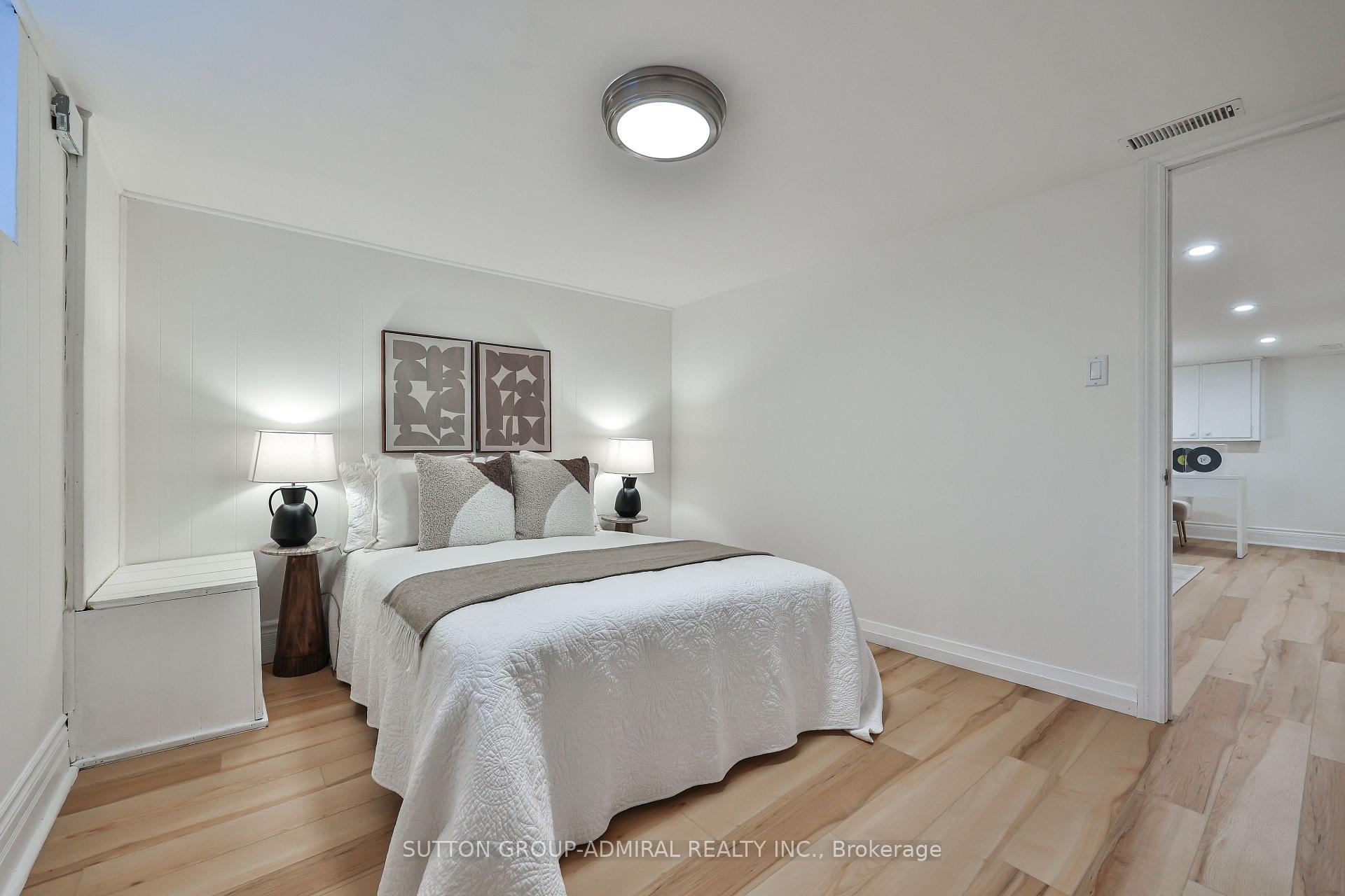 Photo 35 of 81 Yorkview Drive, North York, Willowdale West — HOMEH