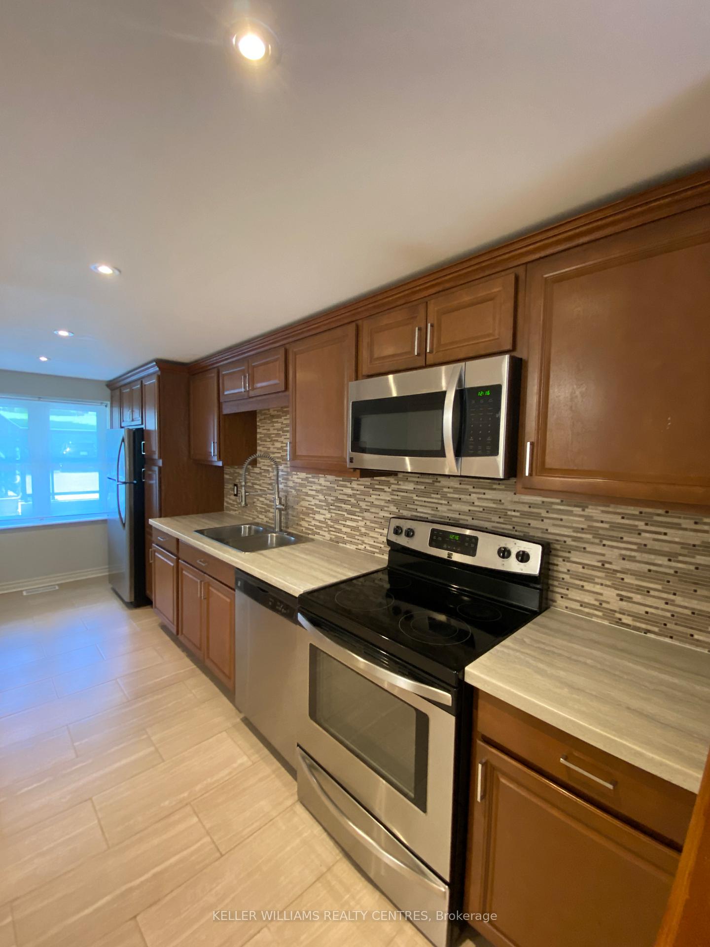 Photo 3 of Unit 21, 115 Main Street S, Newmarket, Central Newmarket — HOMEH